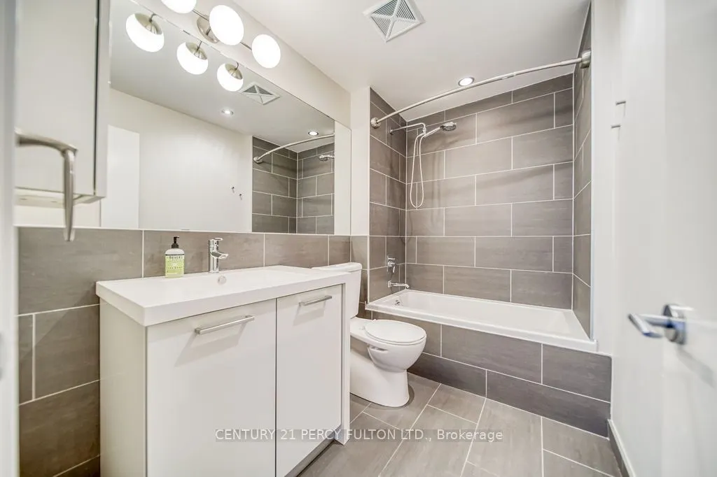 319 Carlaw Avenue, #816