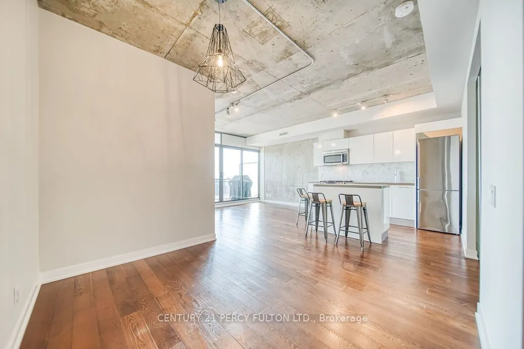 319 Carlaw Avenue, #816