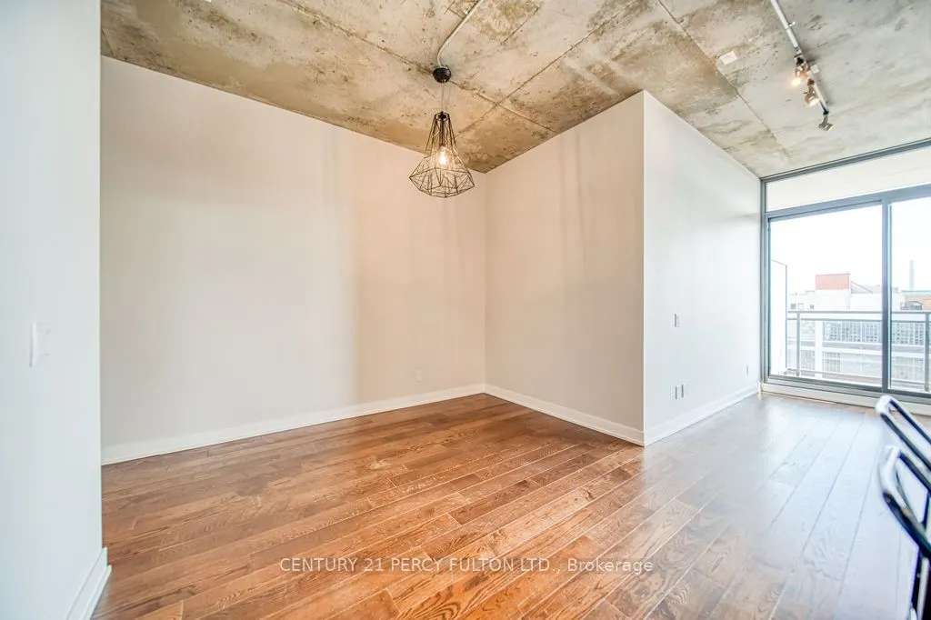 319 Carlaw Avenue, #816