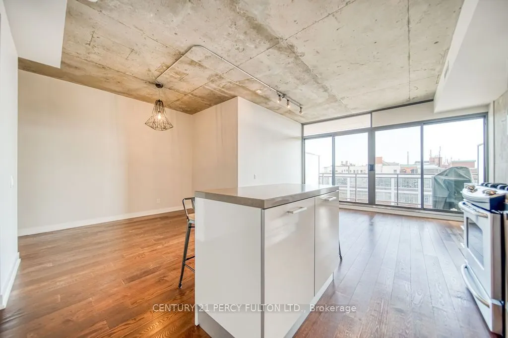 319 Carlaw Avenue, #816