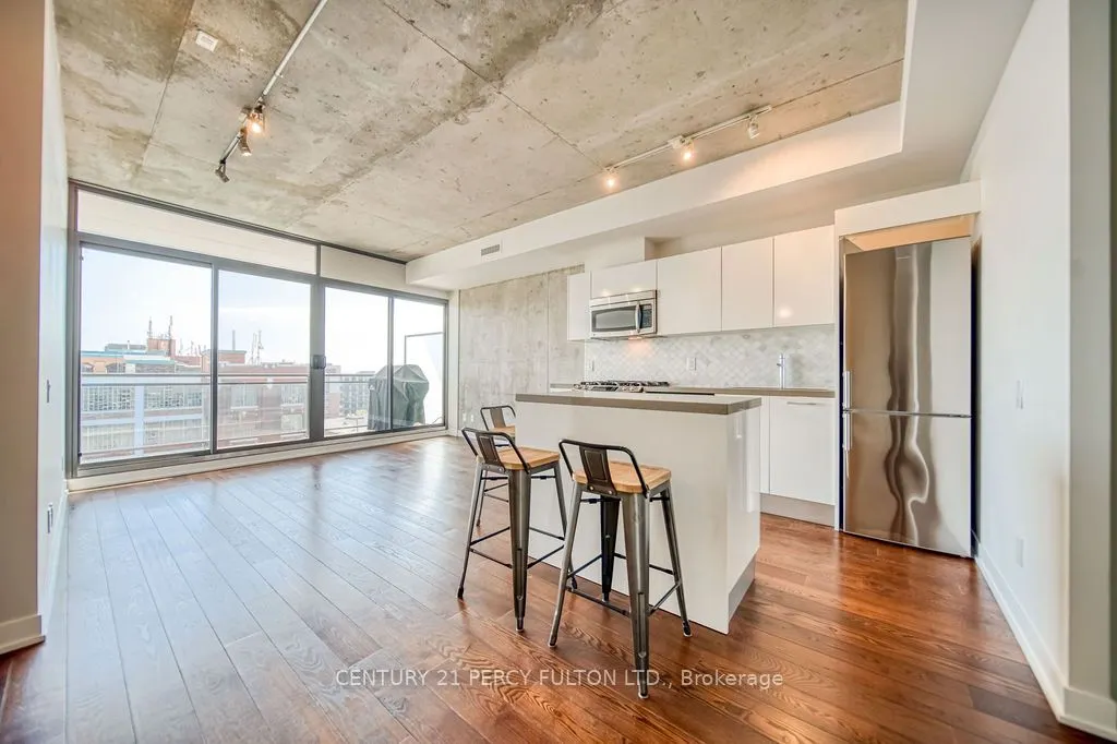 319 Carlaw Avenue, #816
