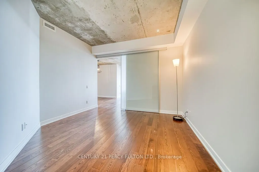 319 Carlaw Avenue, #816