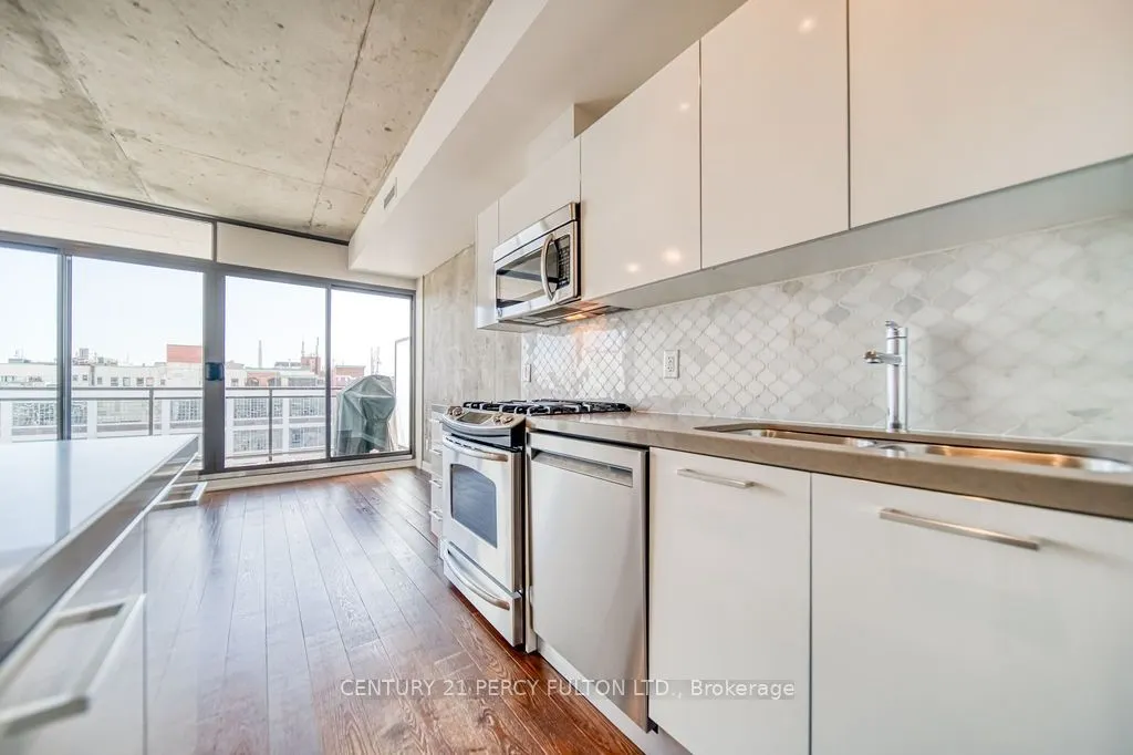319 Carlaw Avenue, #816
