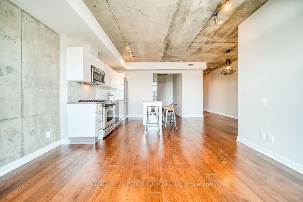 319 Carlaw Avenue, #816