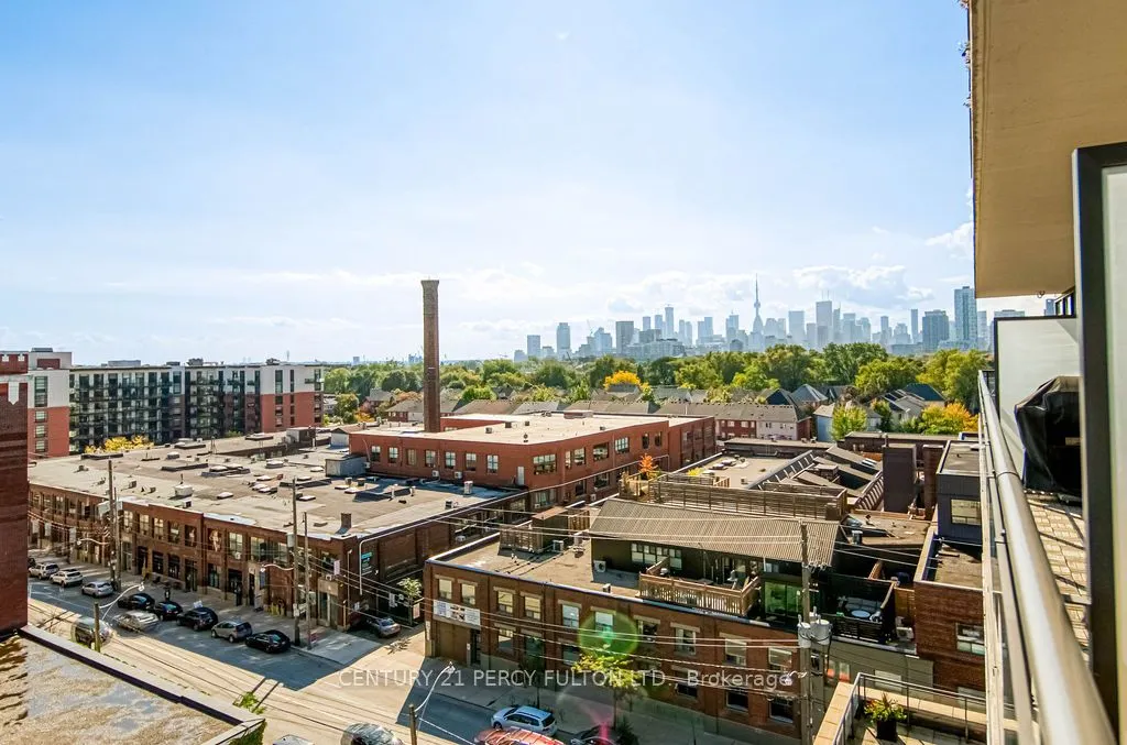 319 Carlaw Avenue, #816