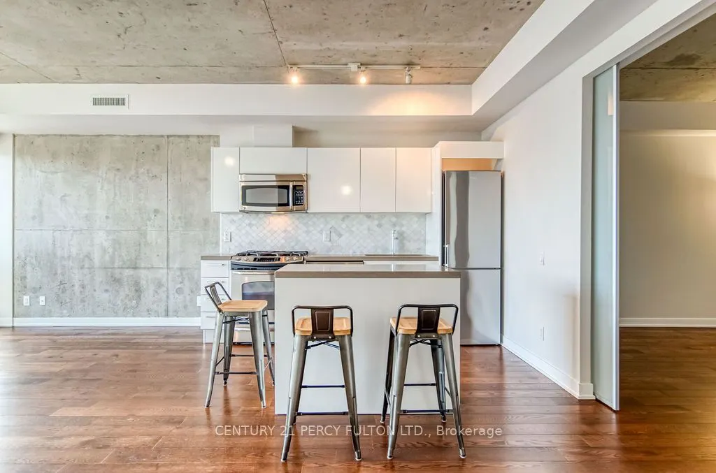 319 Carlaw Avenue, #816