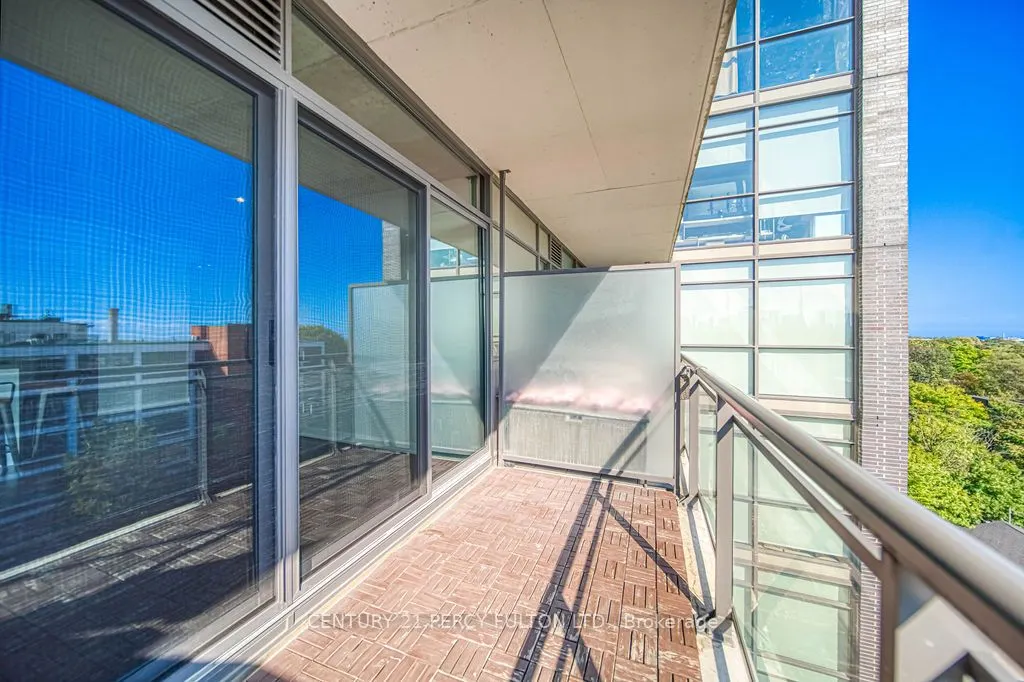 319 Carlaw Avenue, #816