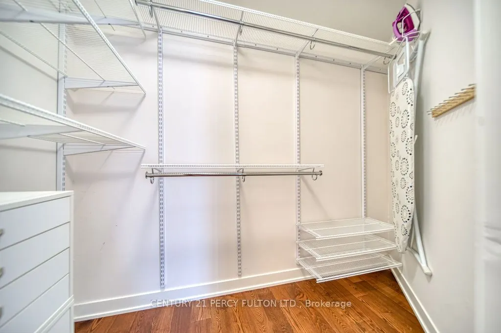 319 Carlaw Avenue, #816