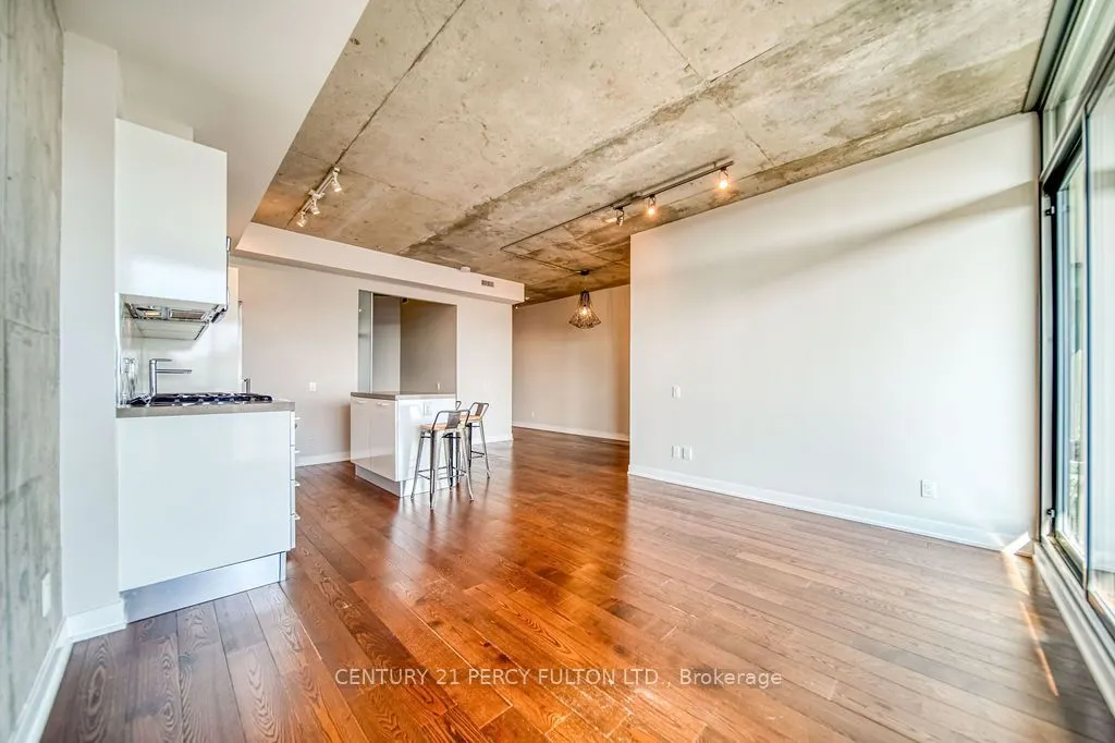 319 Carlaw Avenue, #816