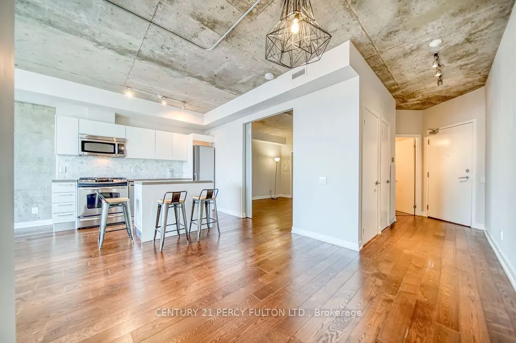 319 Carlaw Avenue, #816