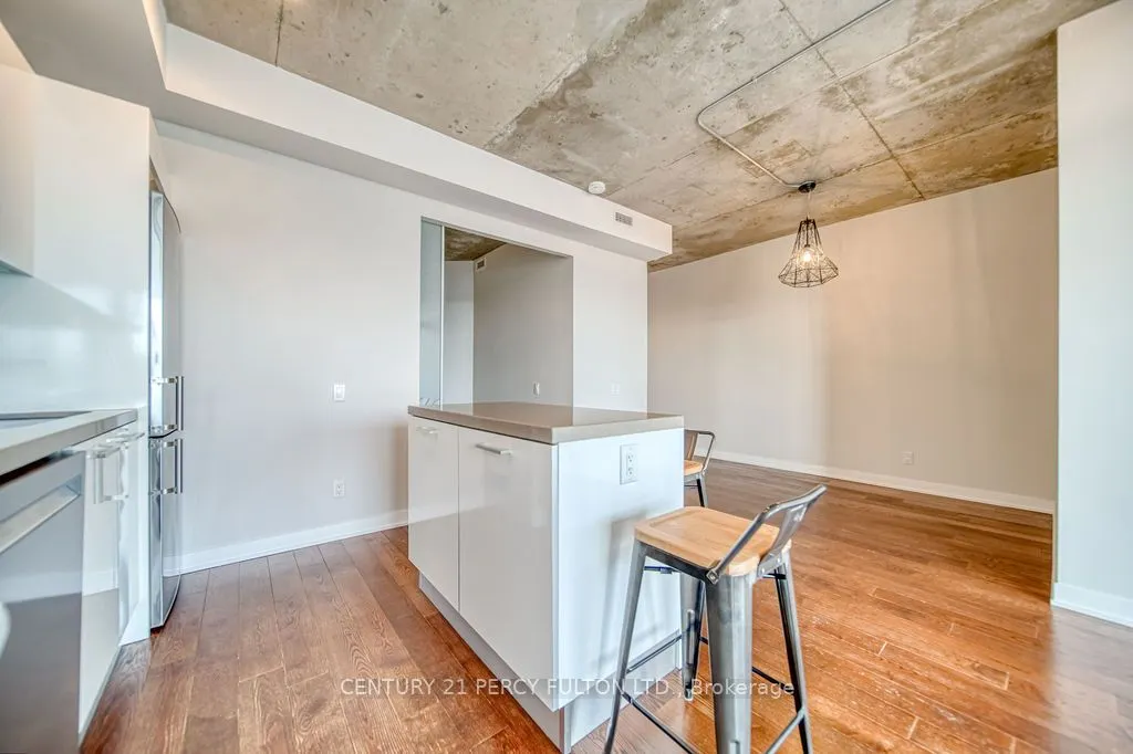 319 Carlaw Avenue, #816