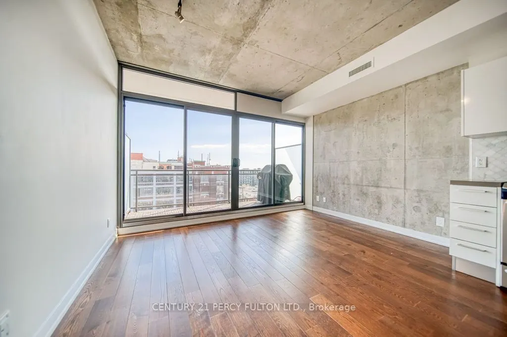319 Carlaw Avenue, #816