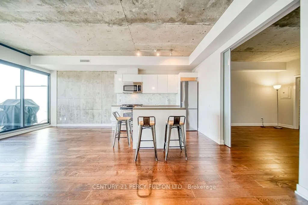319 Carlaw Avenue, #816