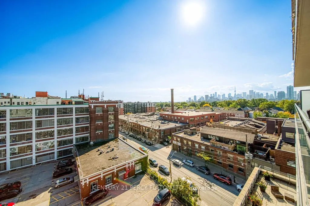 319 Carlaw Avenue, #816