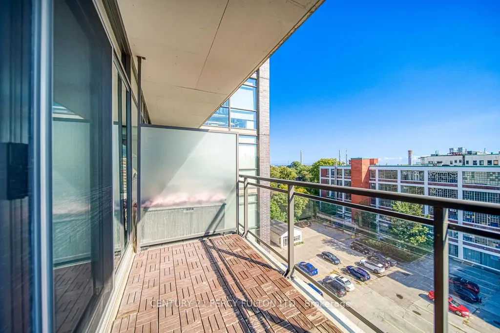 319 Carlaw Avenue, #816