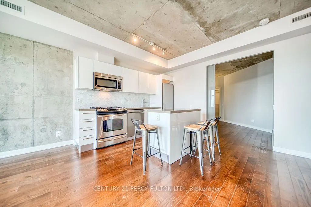 319 Carlaw Avenue, #816