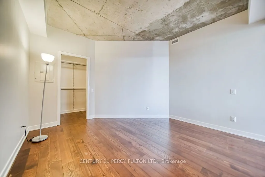 319 Carlaw Avenue, #816