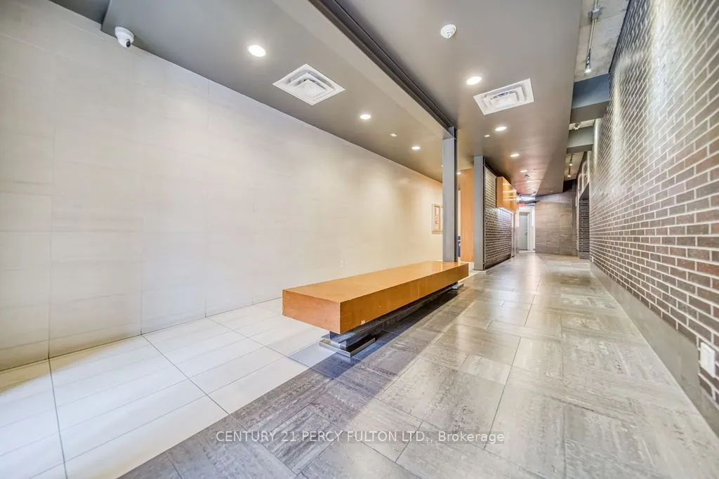 319 Carlaw Avenue, #816