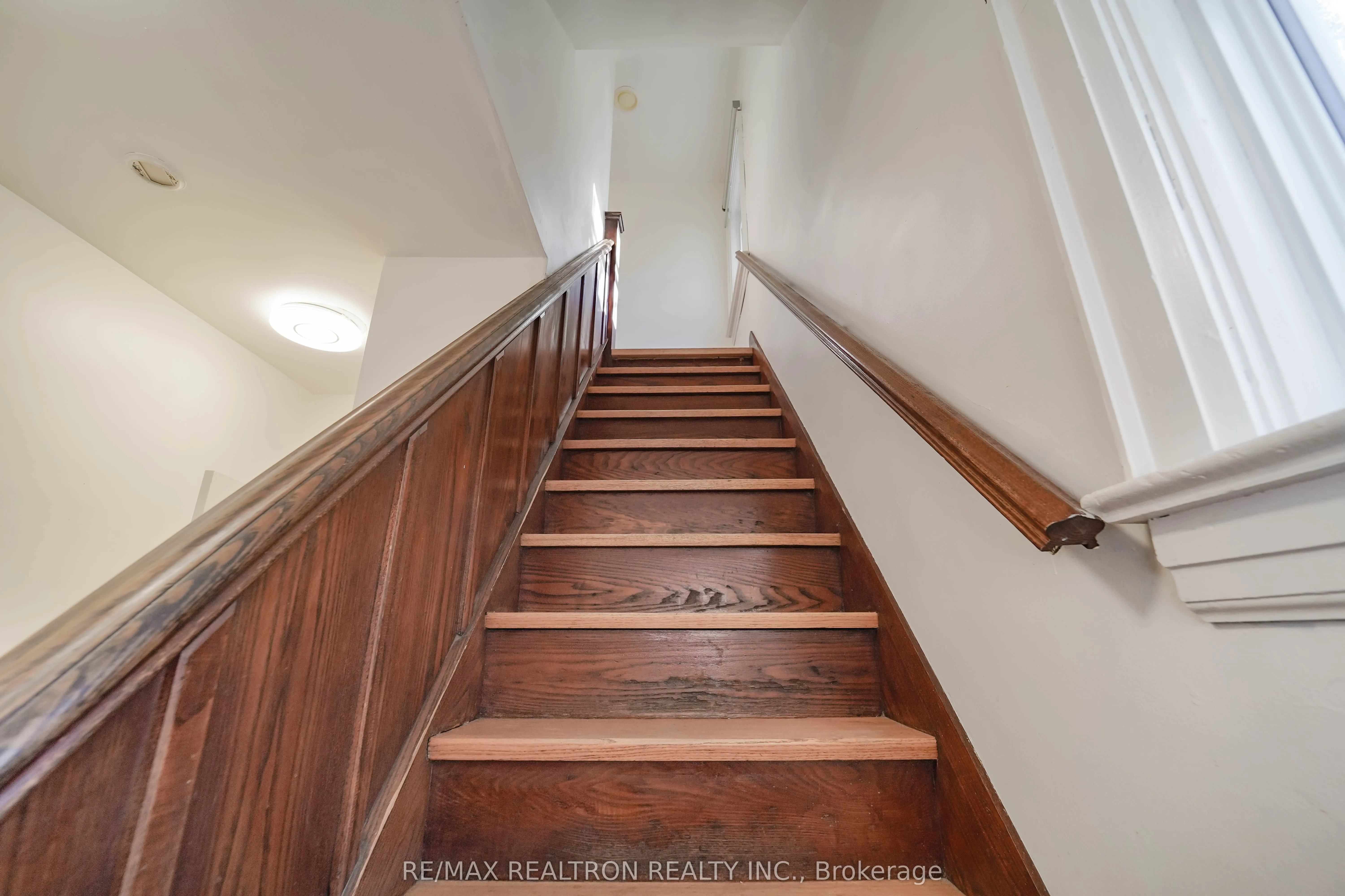 573 Oxford Street