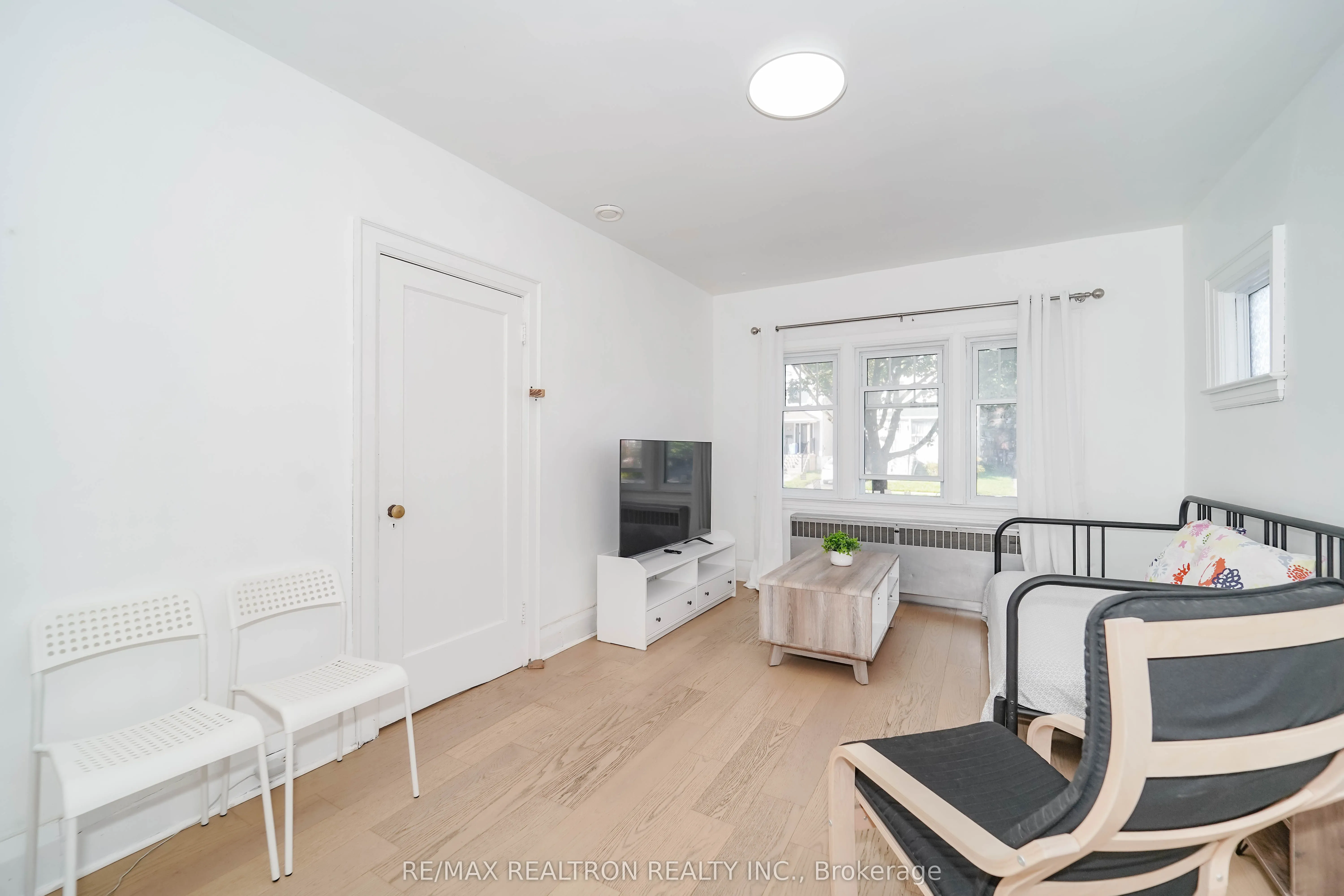 573 Oxford Street