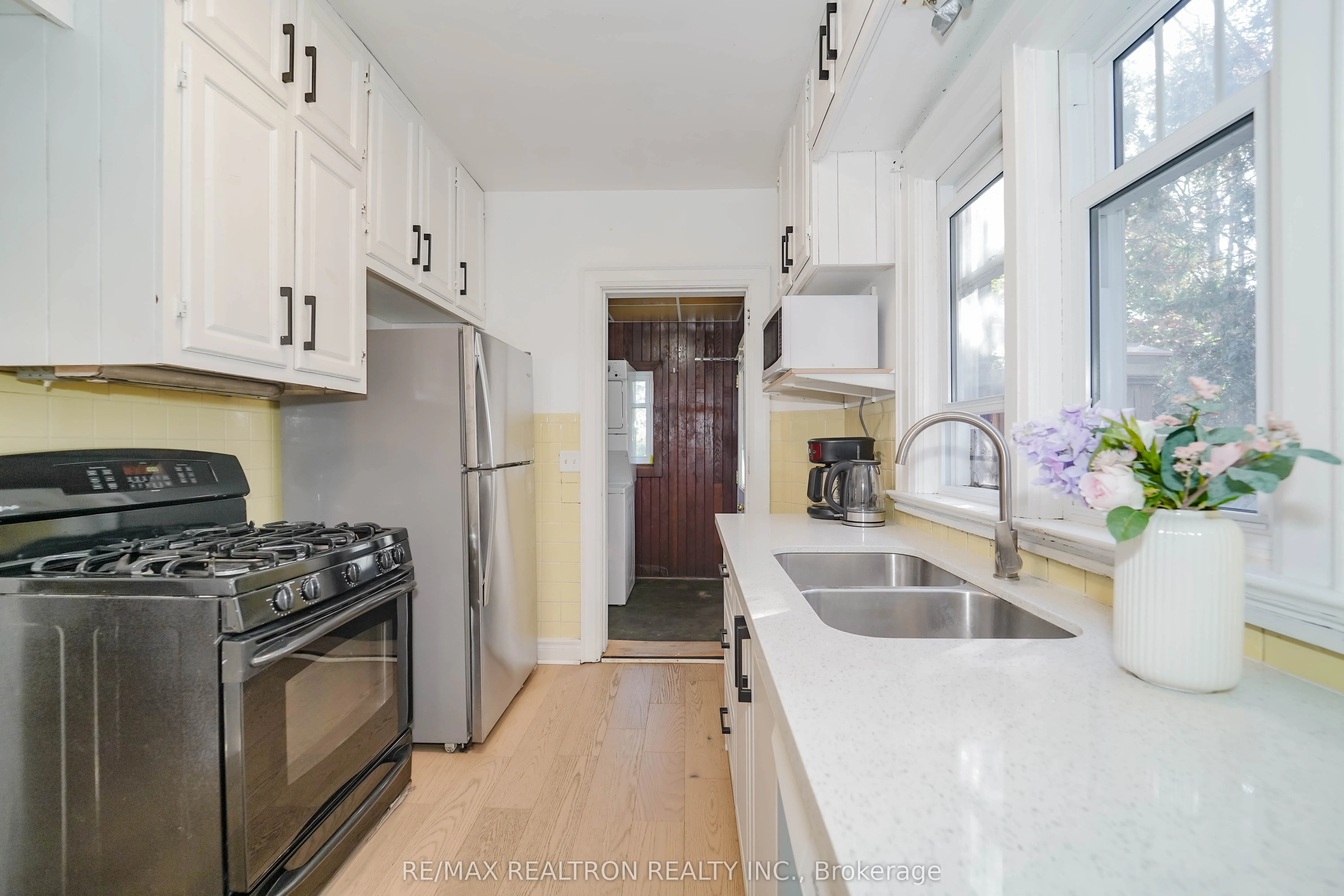 573 Oxford Street