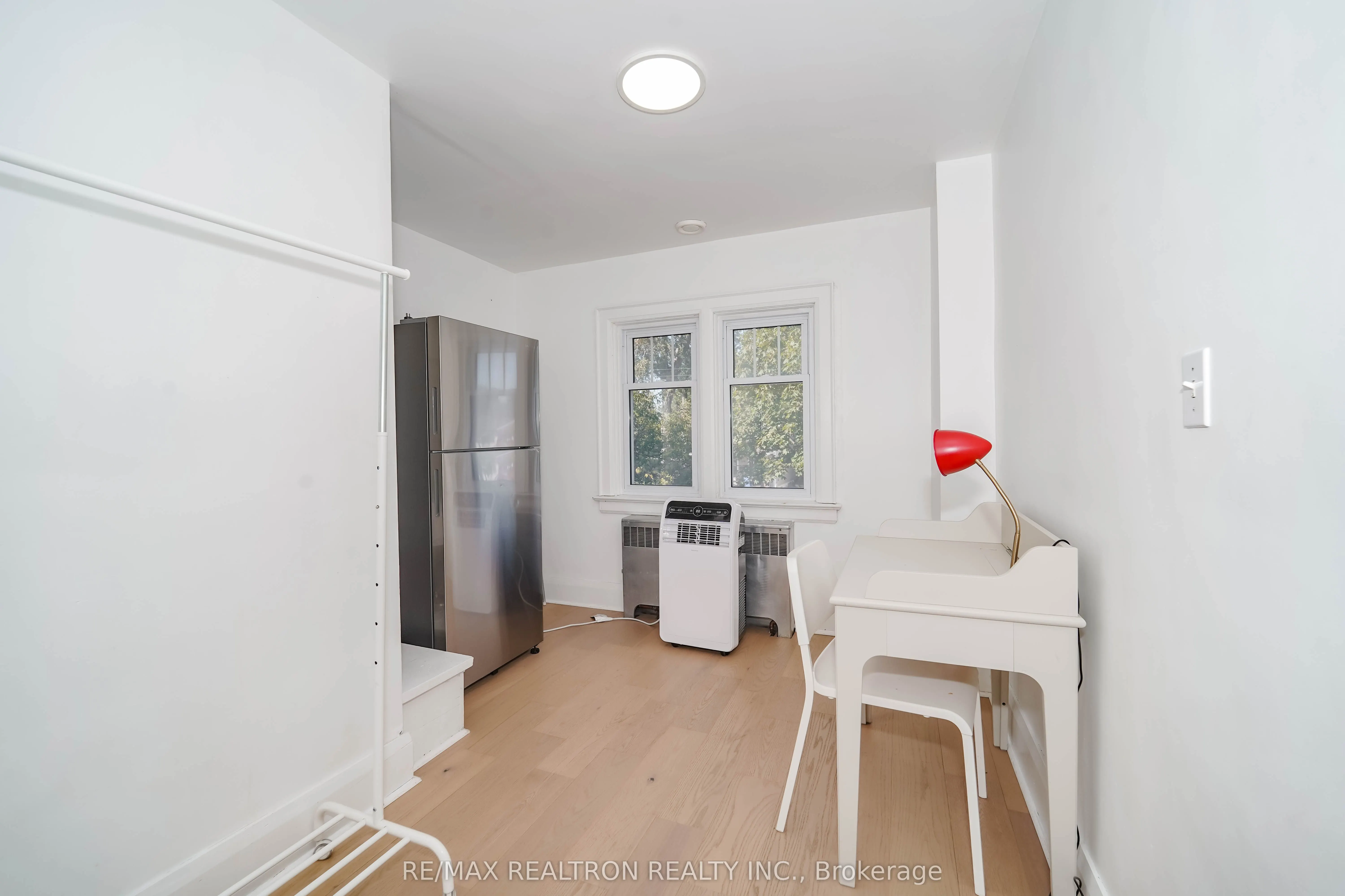 573 Oxford Street
