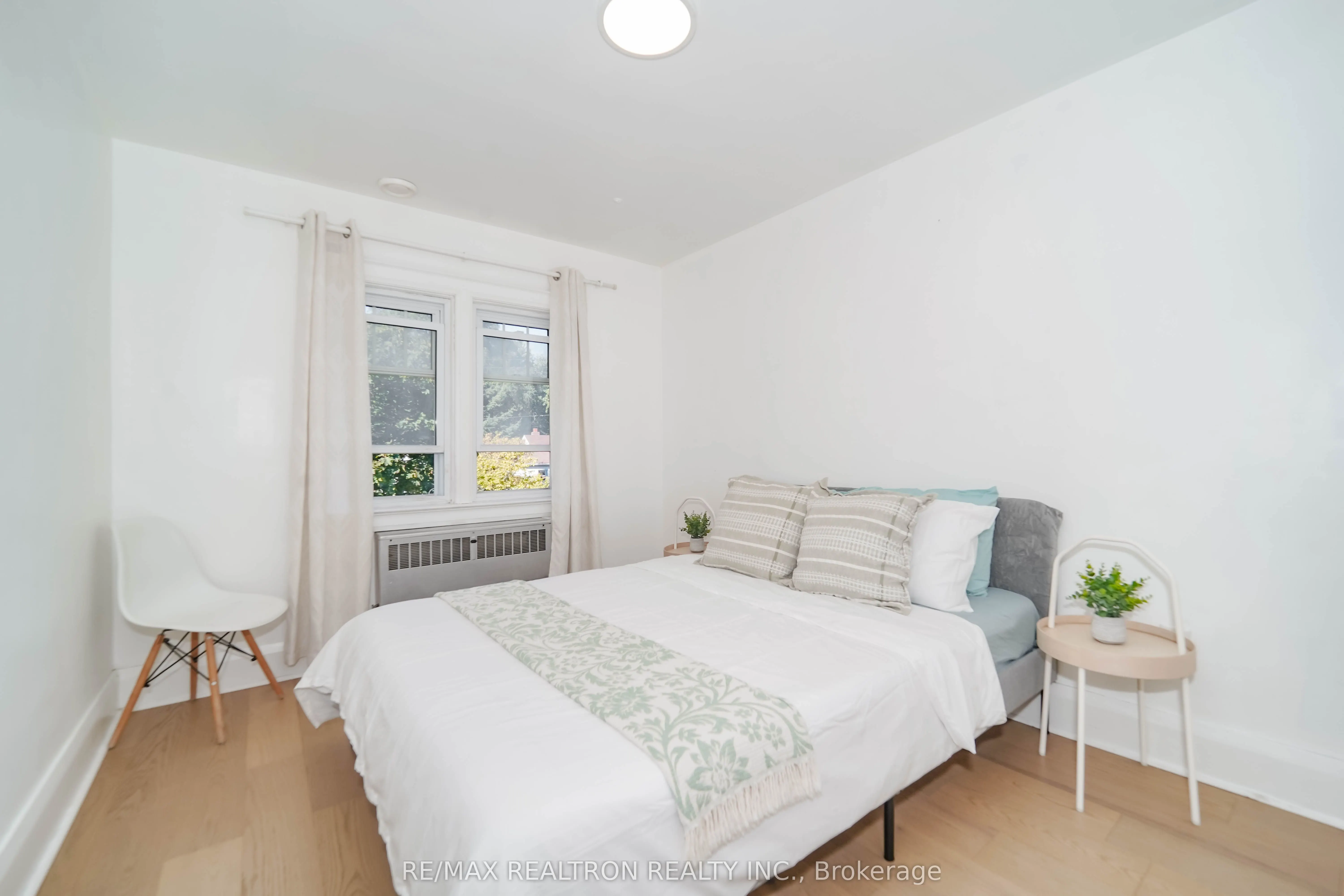 573 Oxford Street