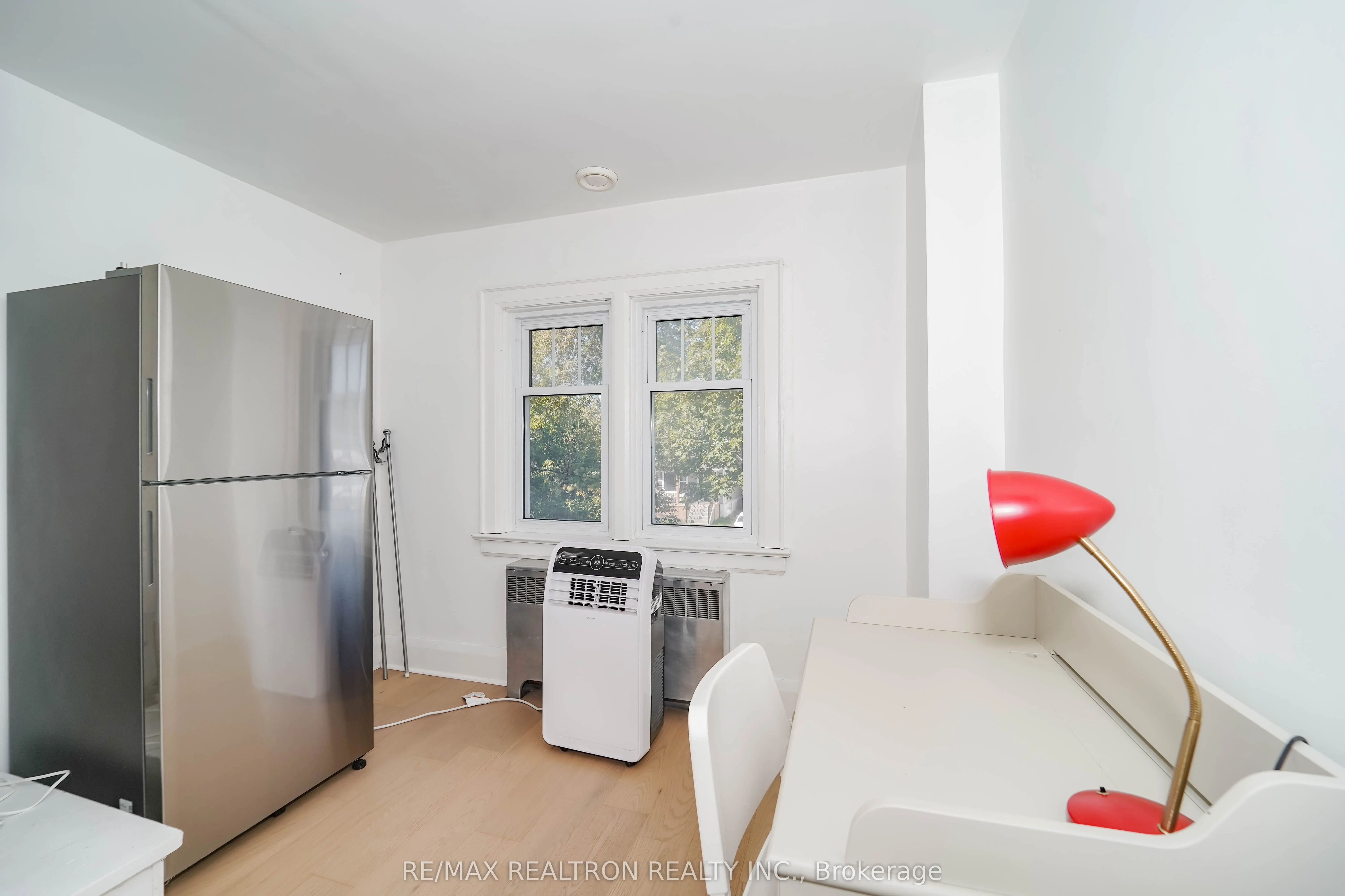 573 Oxford Street