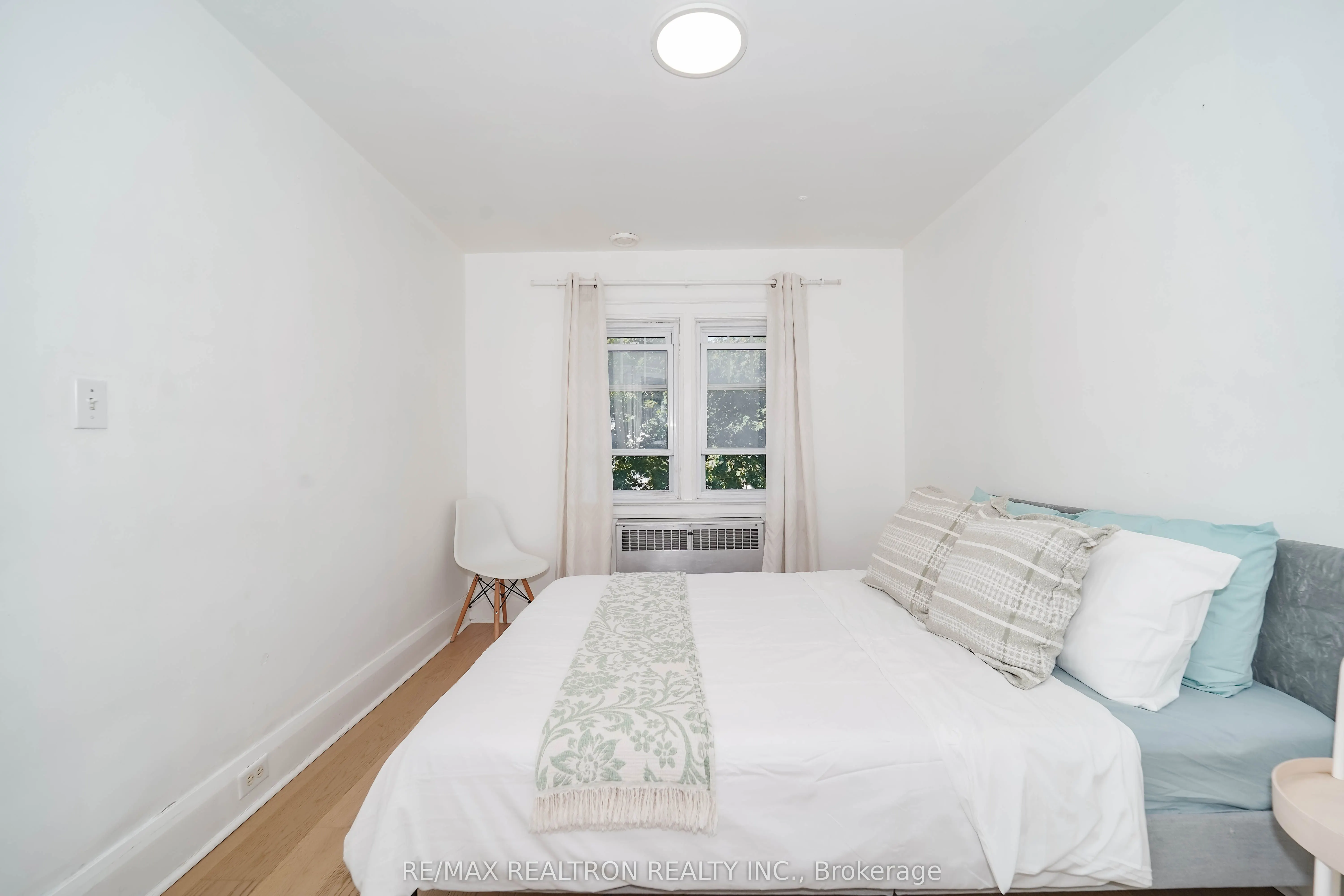 573 Oxford Street