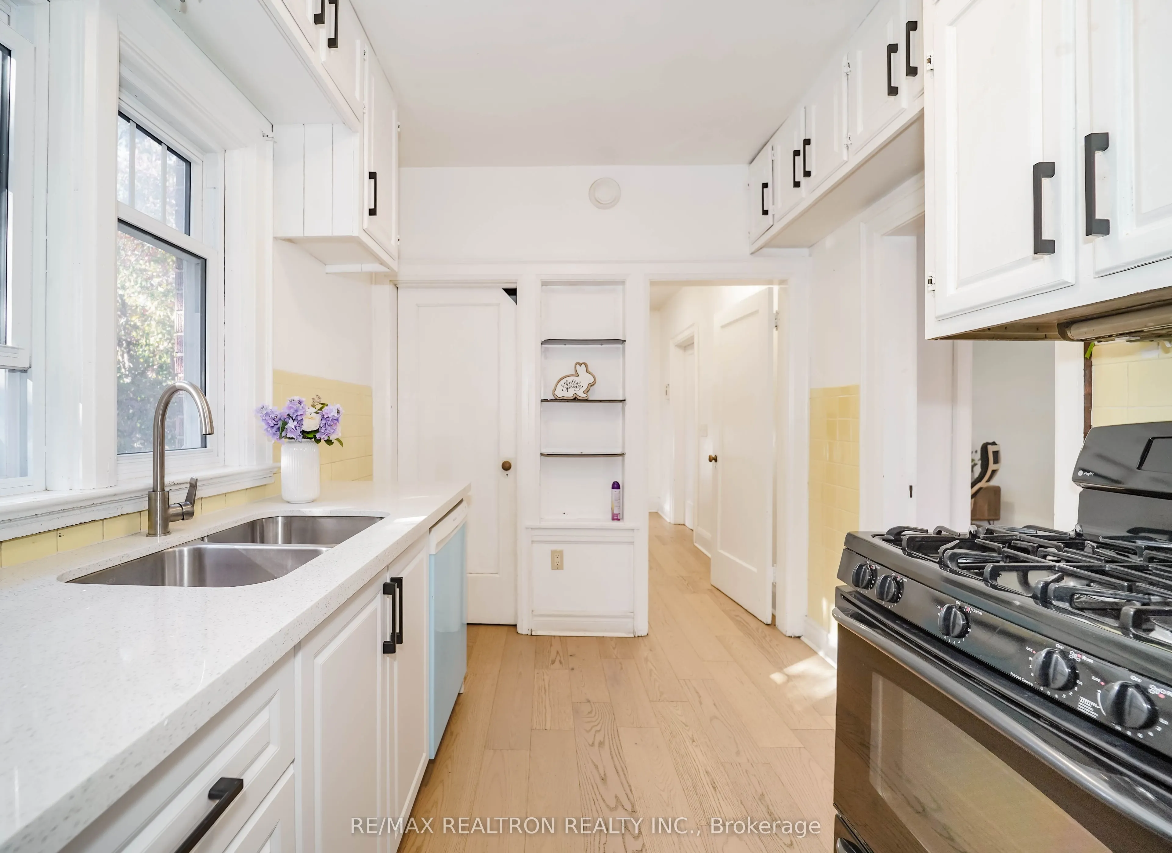 573 Oxford Street