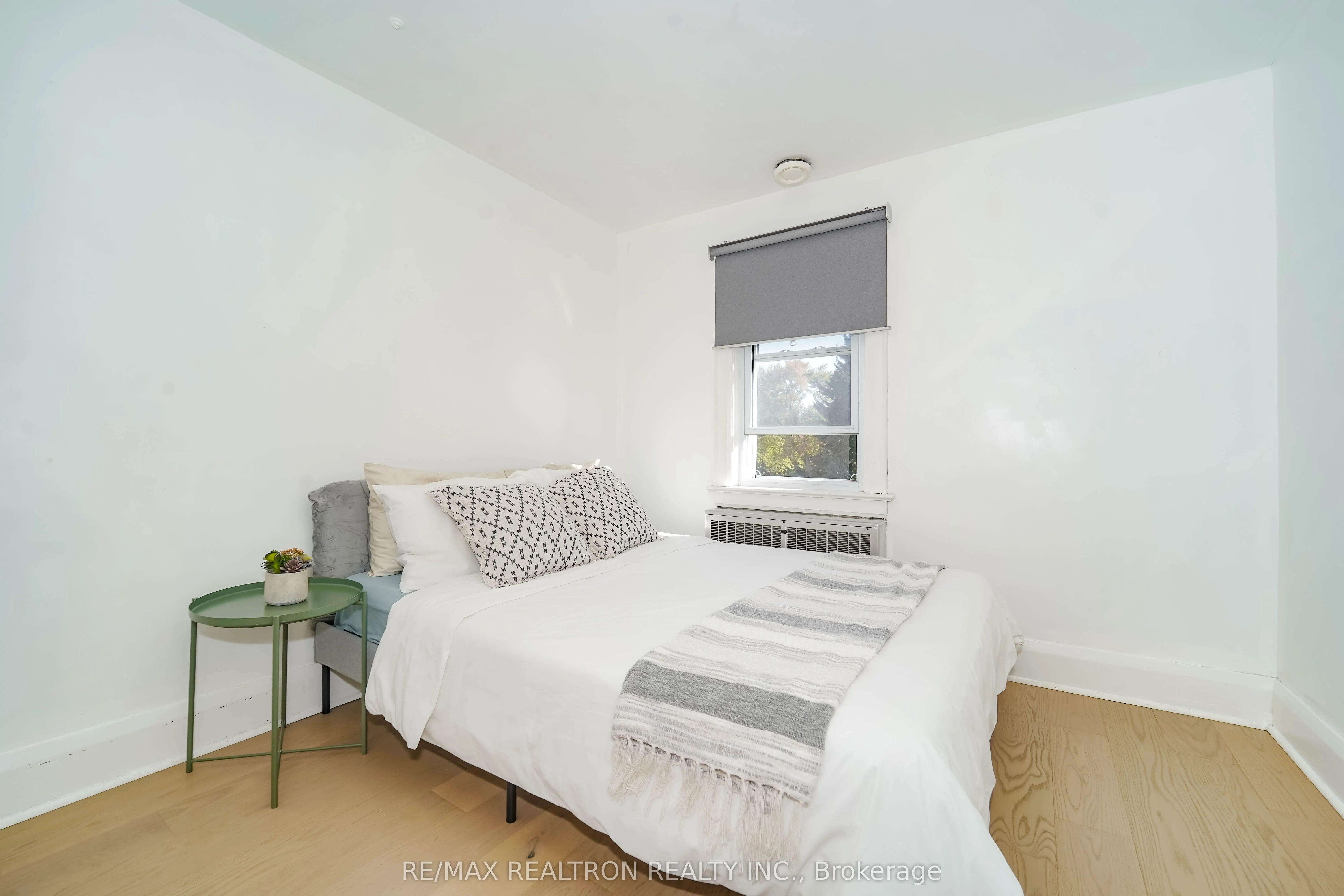 573 Oxford Street