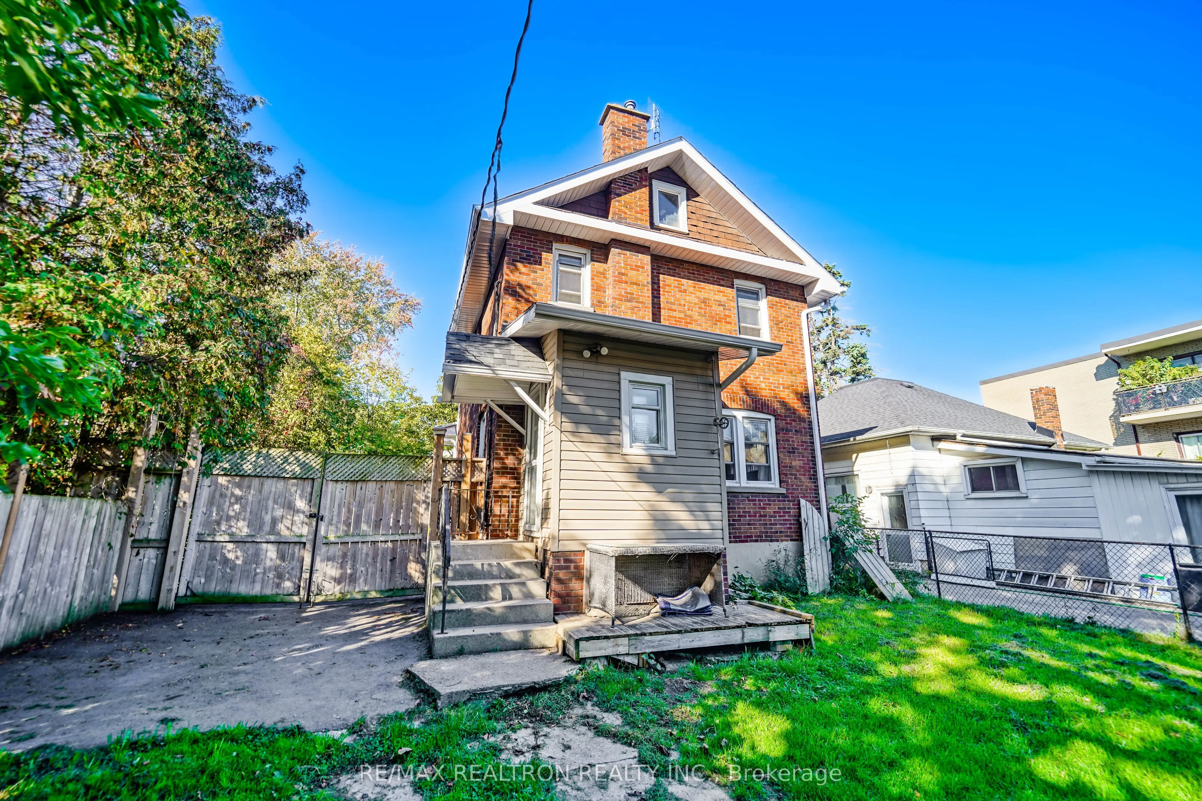 573 Oxford Street