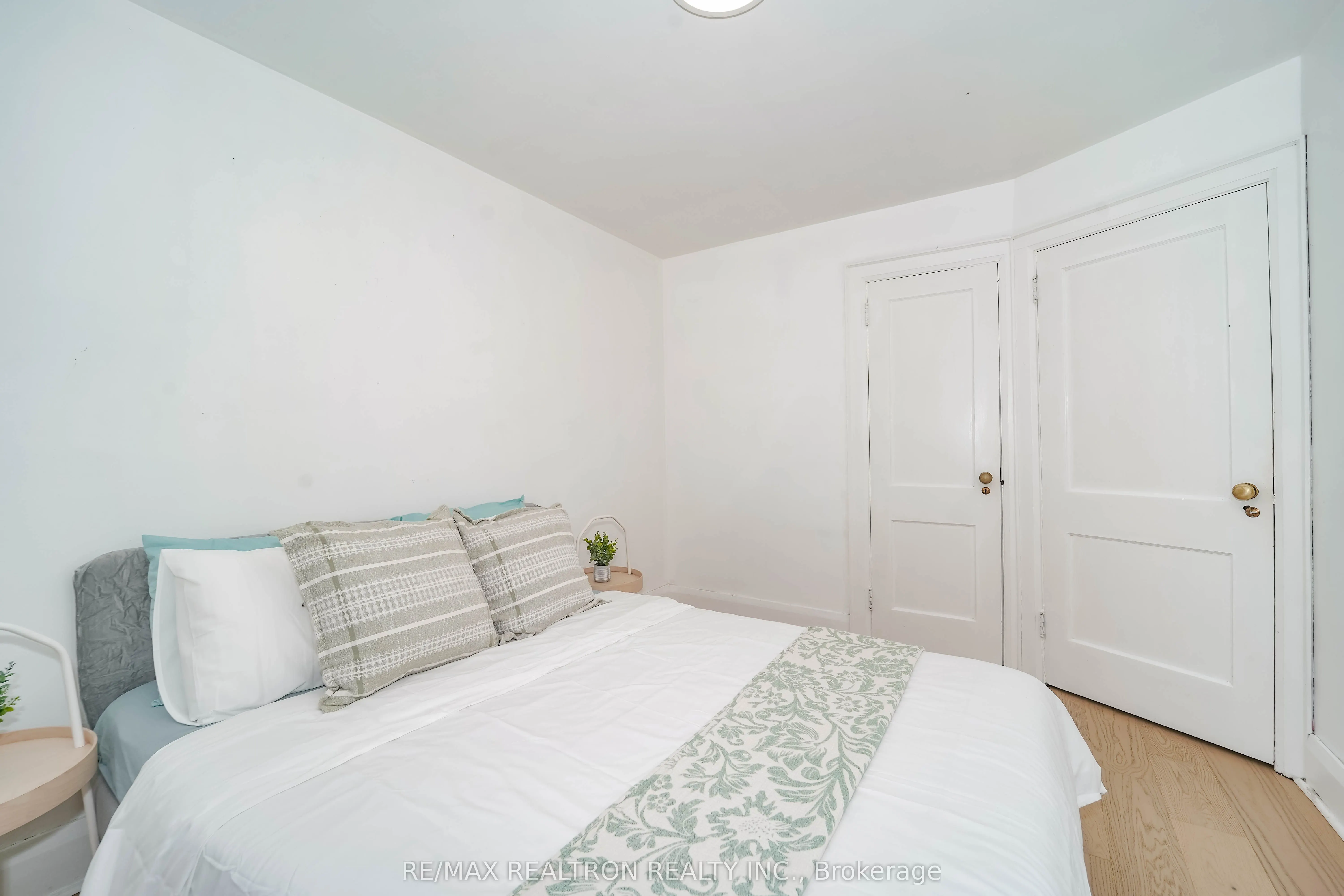 573 Oxford Street