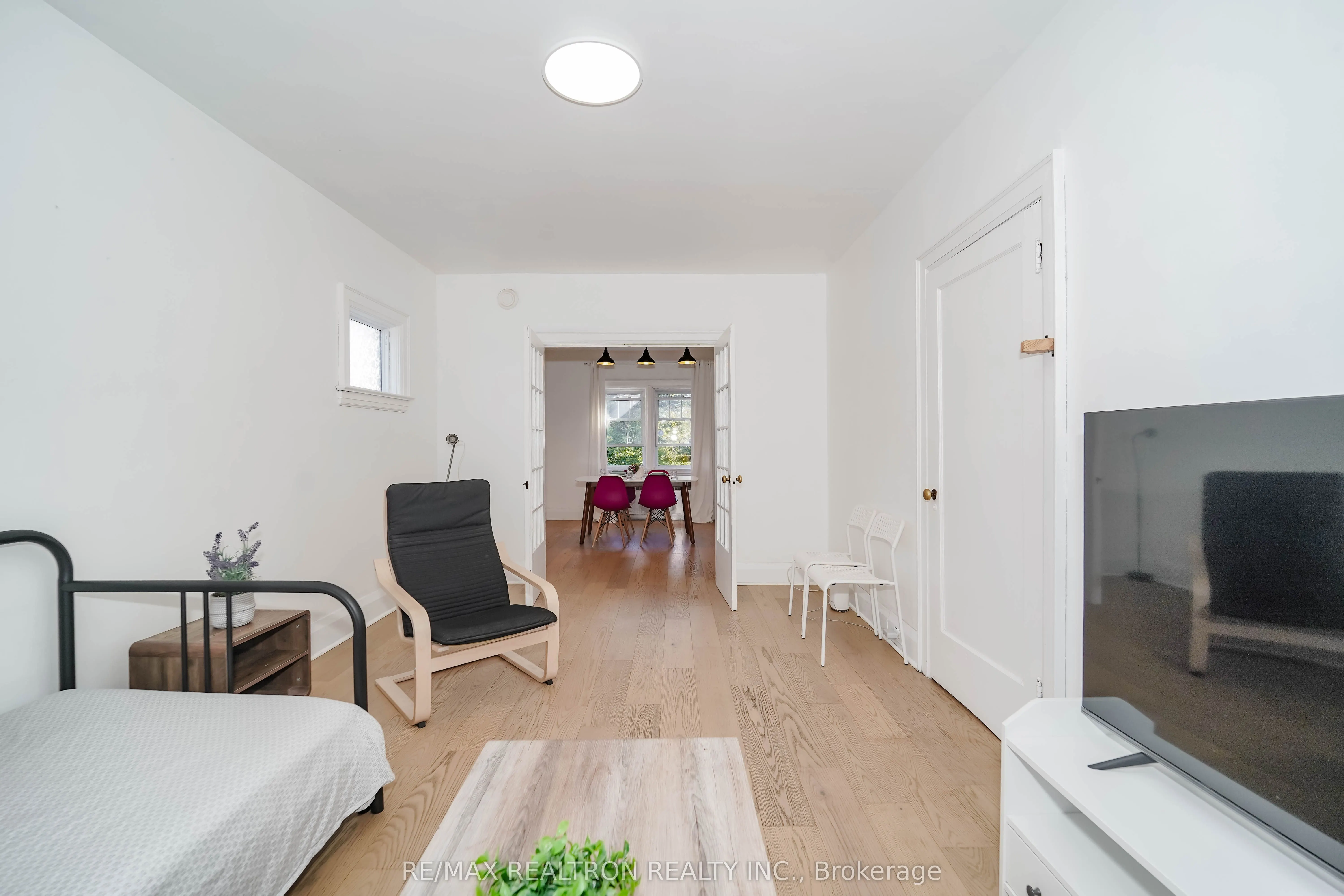 573 Oxford Street