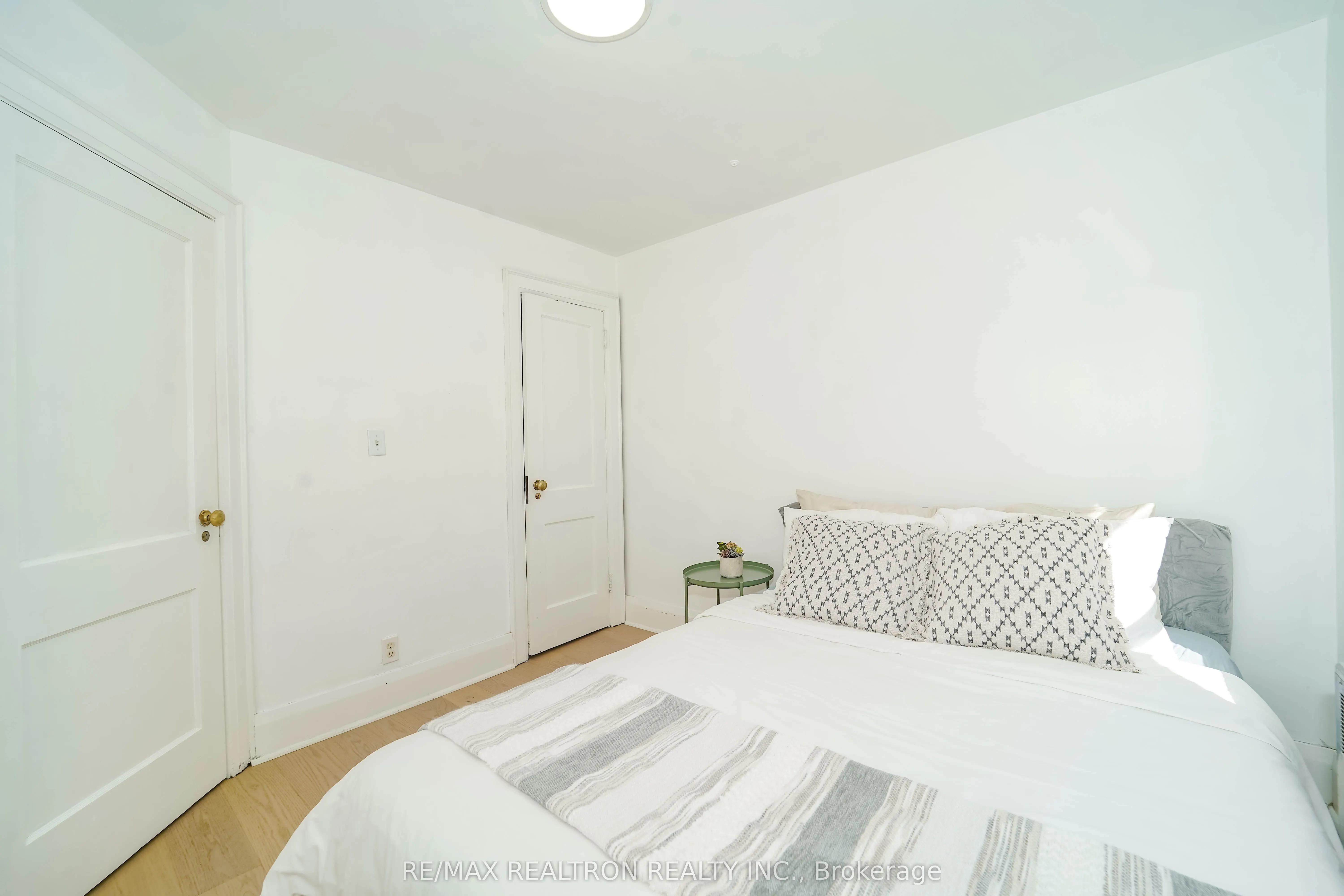 573 Oxford Street