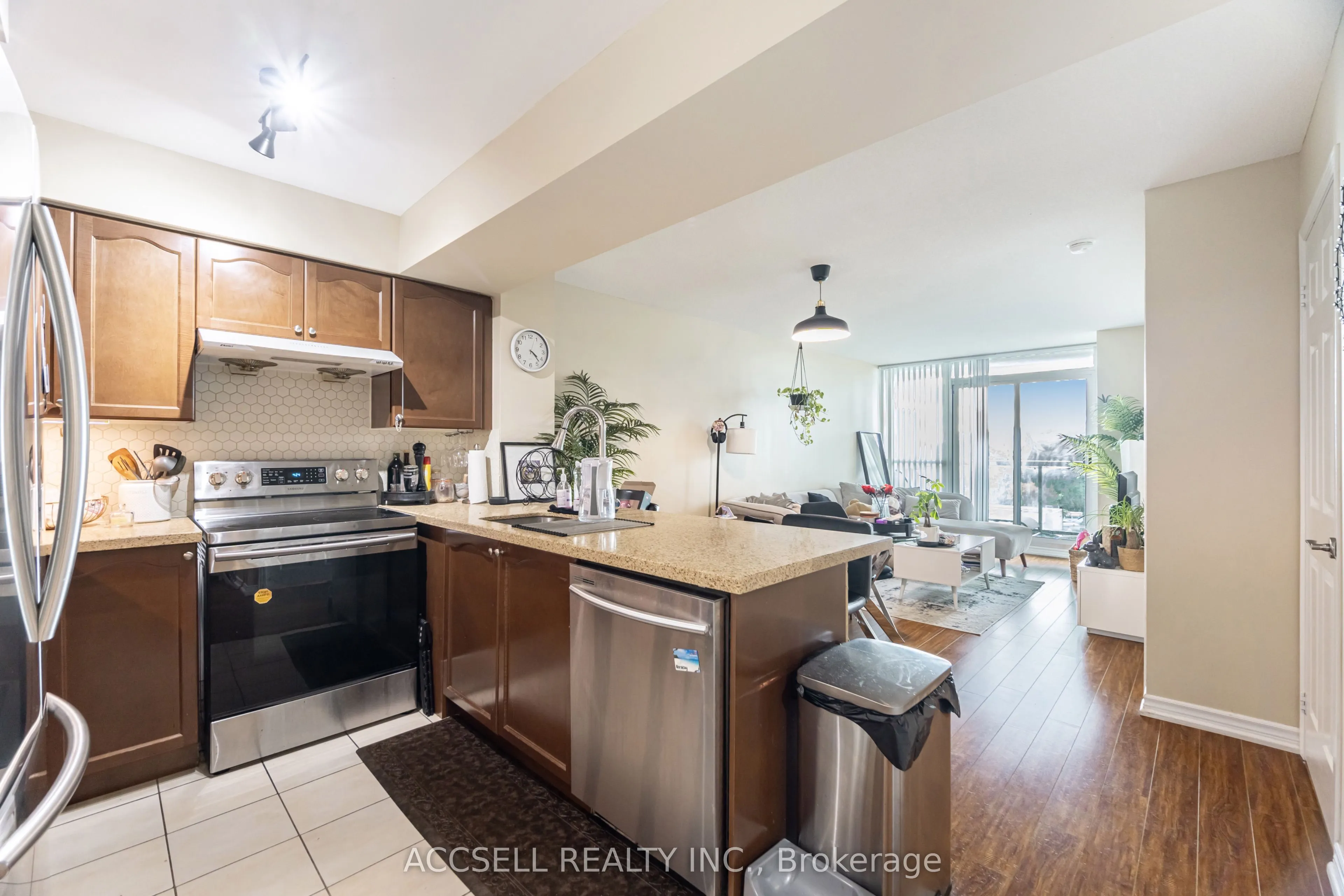 68 Grangeway Avenue, #1015
