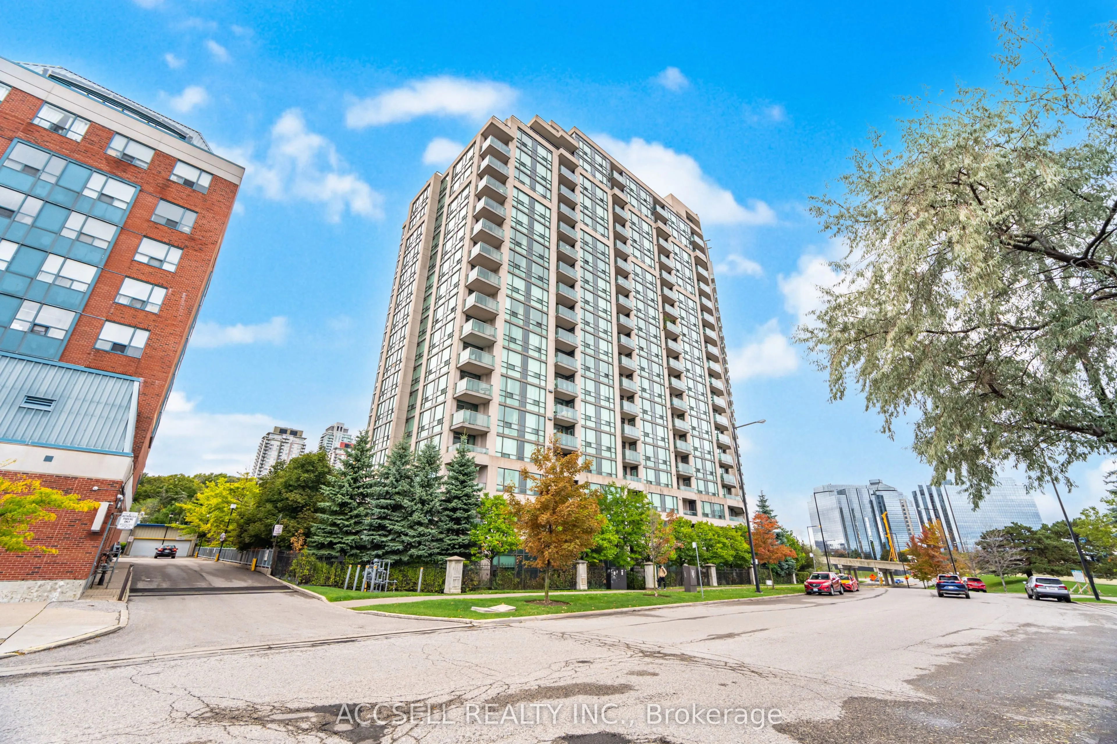 68 Grangeway Avenue, #1015
