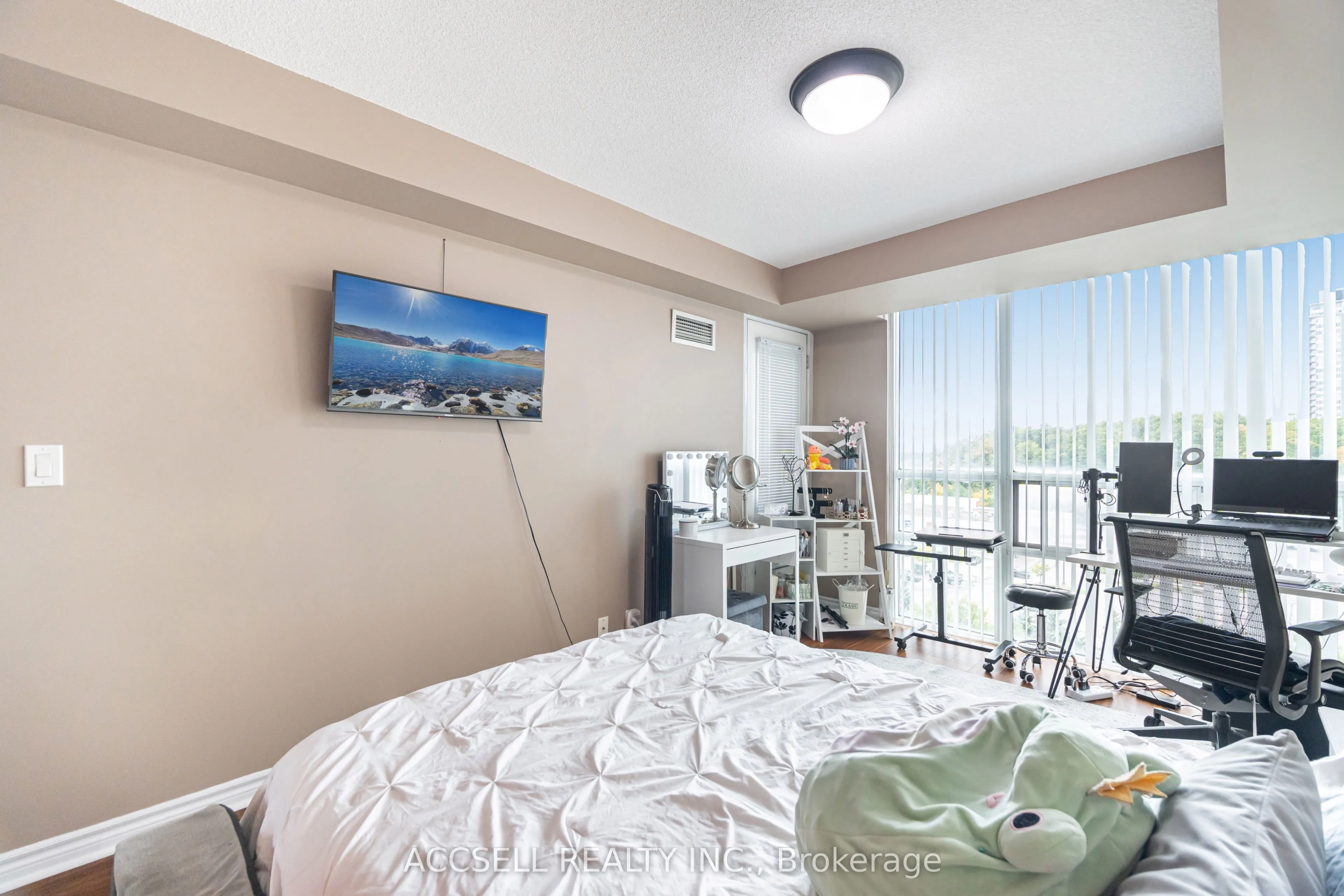 68 Grangeway Avenue, #1015