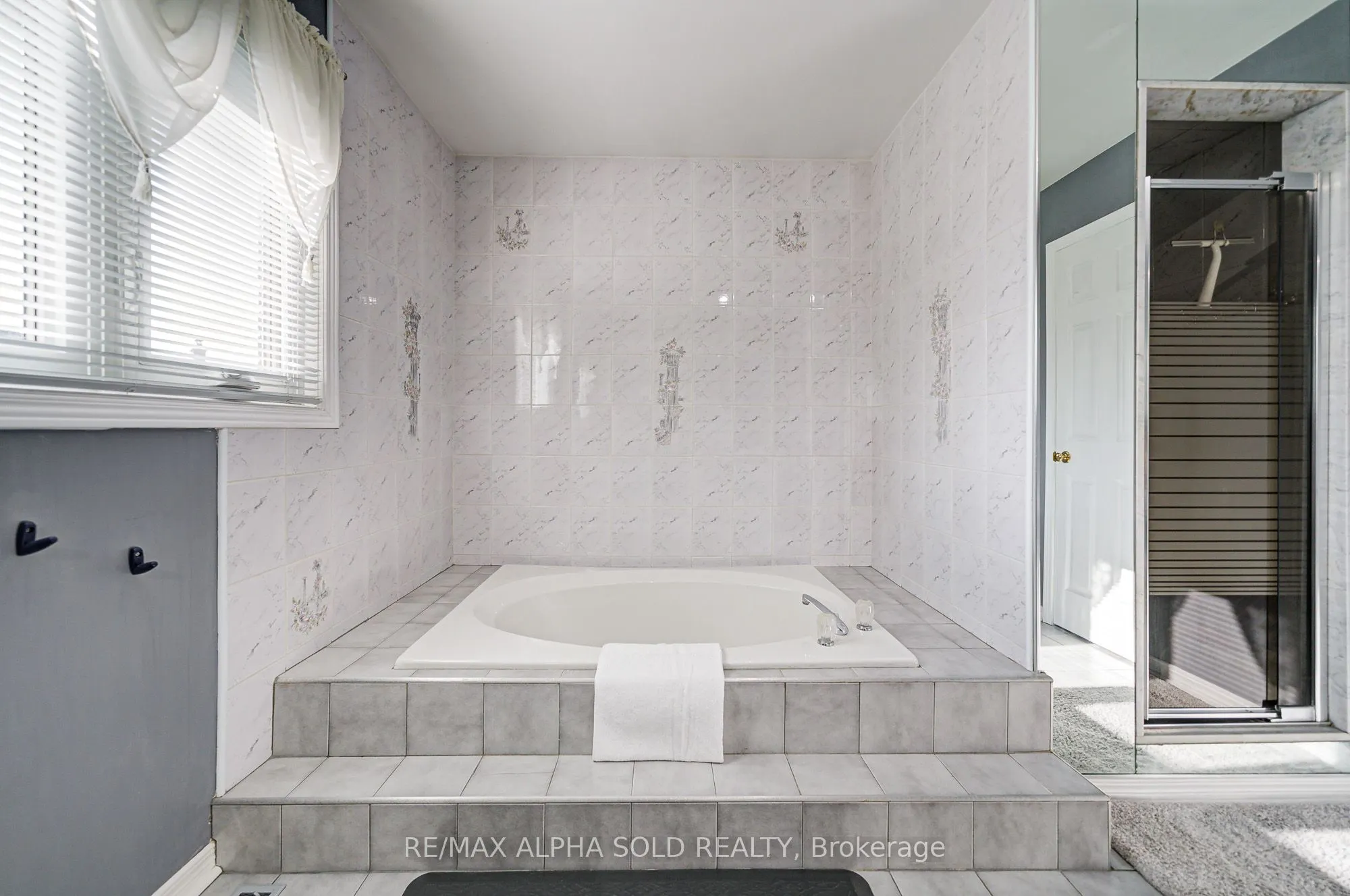 360 Goldhawk Trail