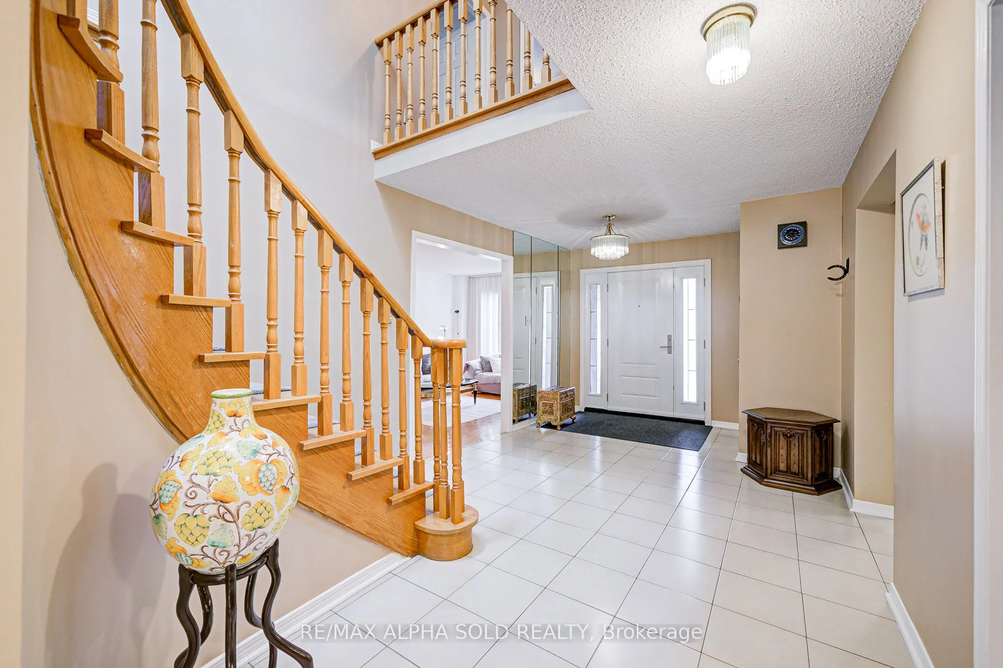 360 Goldhawk Trail