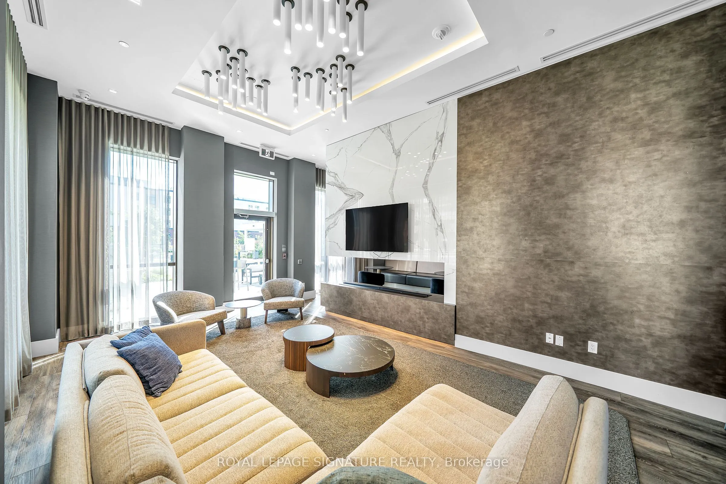 2550 Simcoe Street, #2020