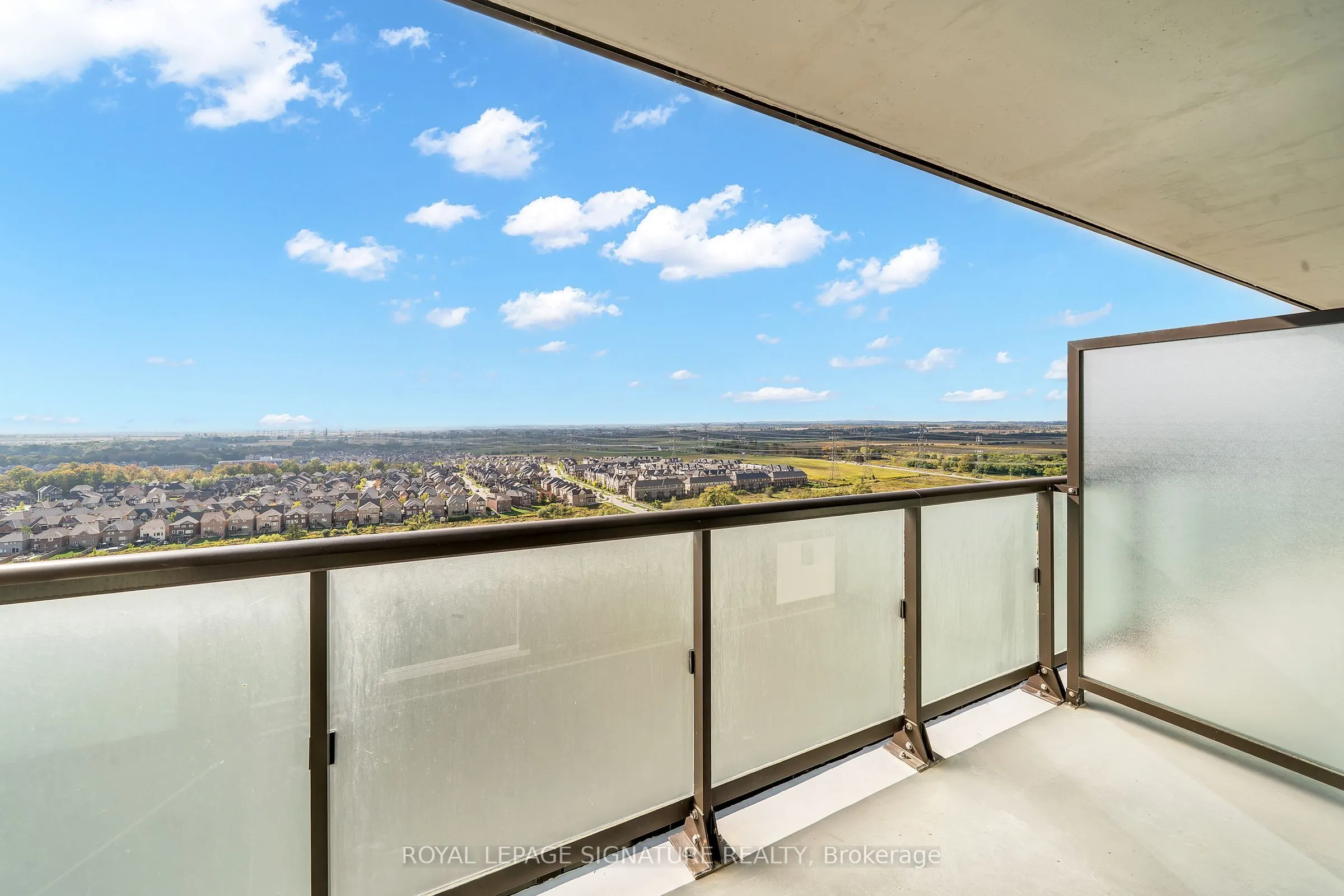 2550 Simcoe Street, #2020