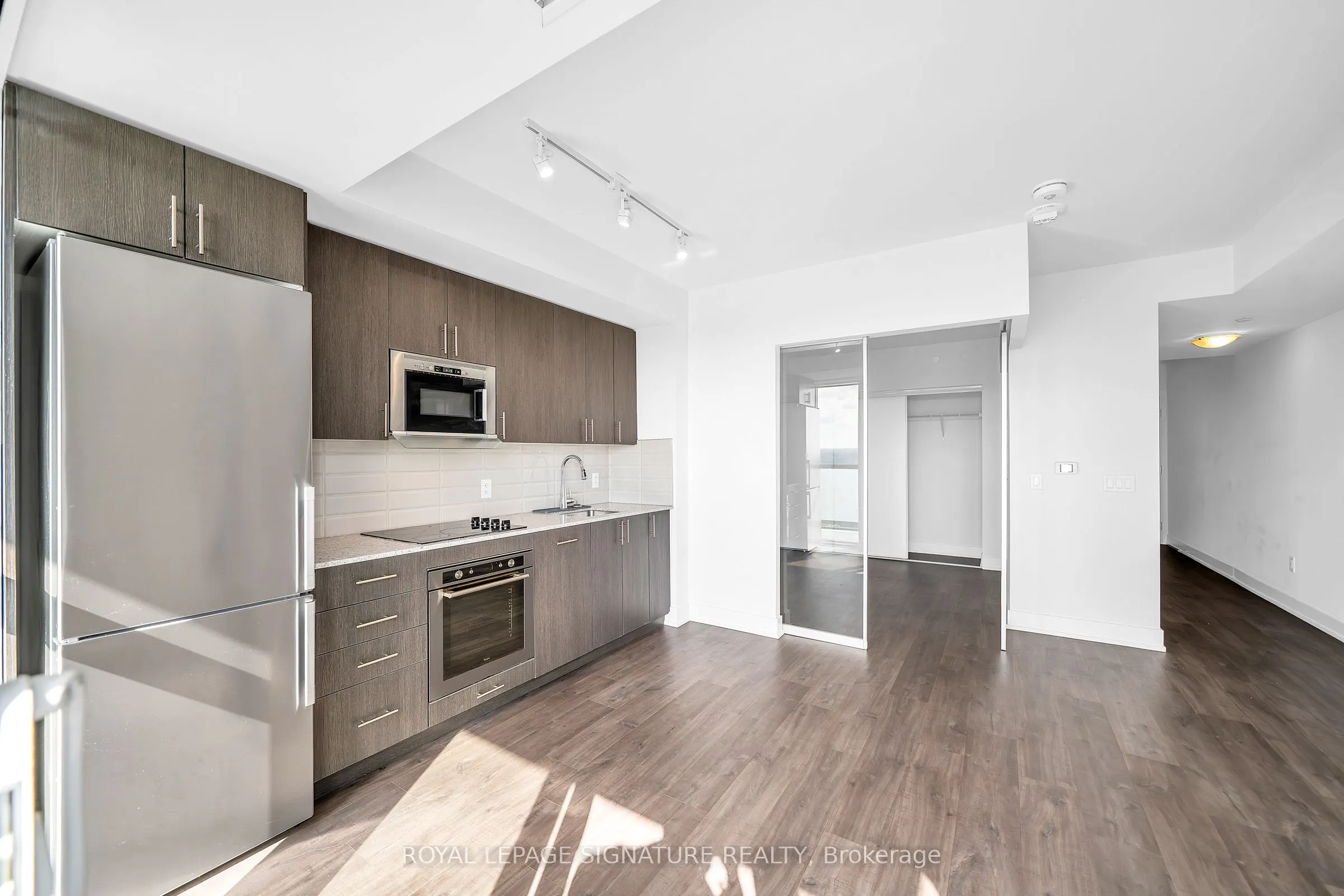 2550 Simcoe Street, #2020