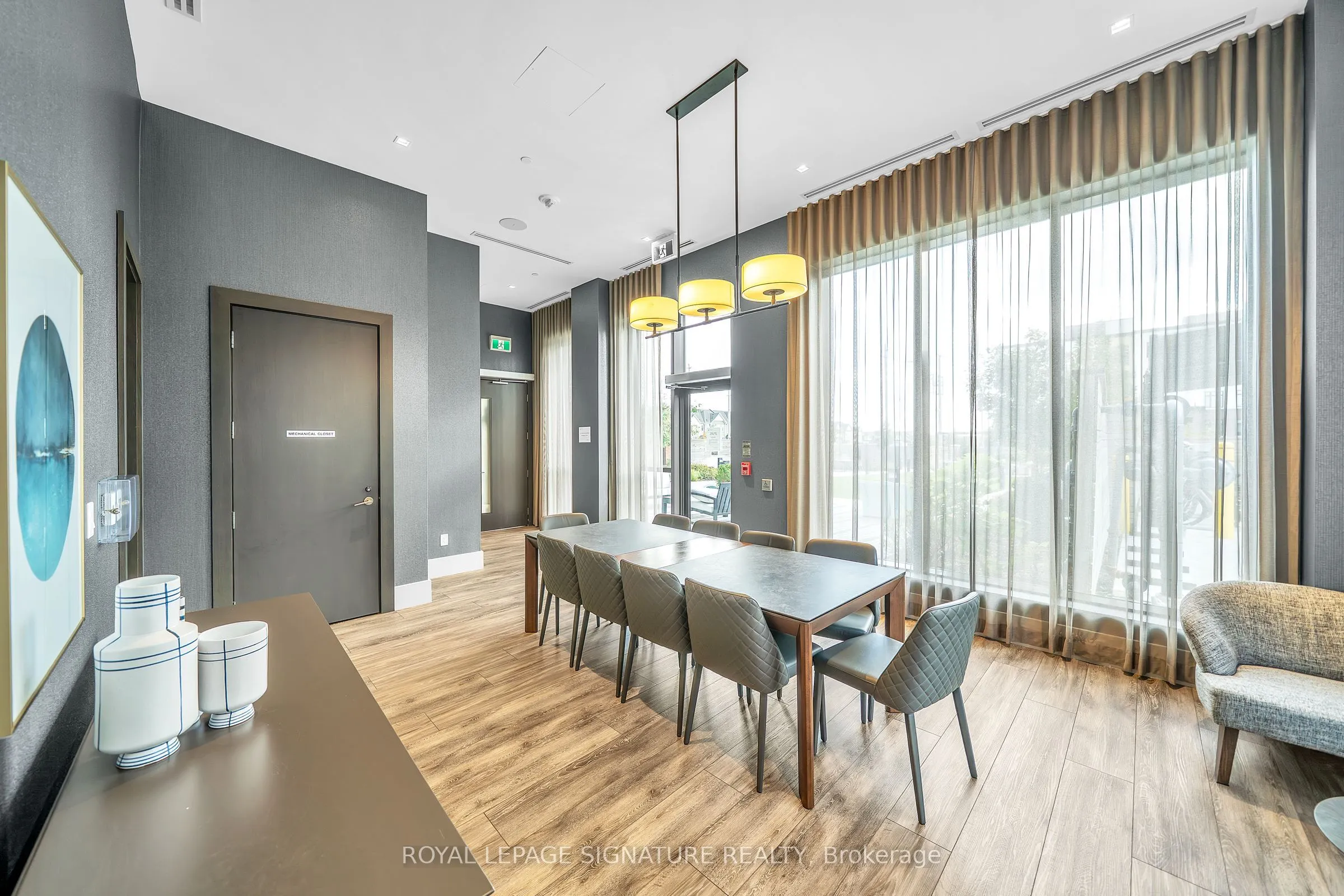 2550 Simcoe Street, #2020