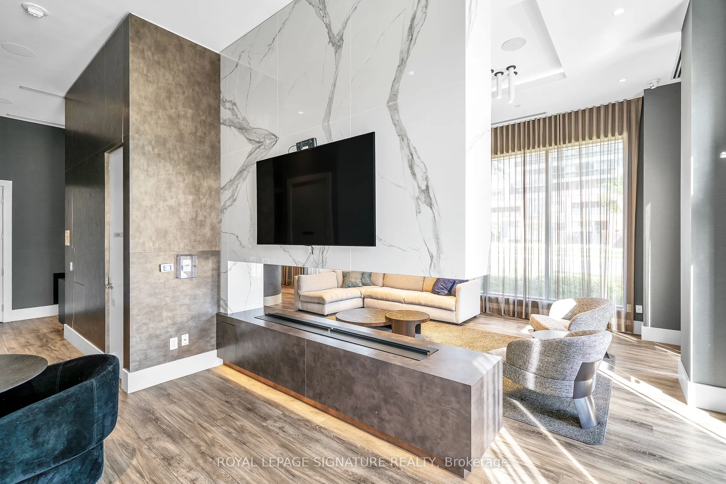 2550 Simcoe Street, #2020