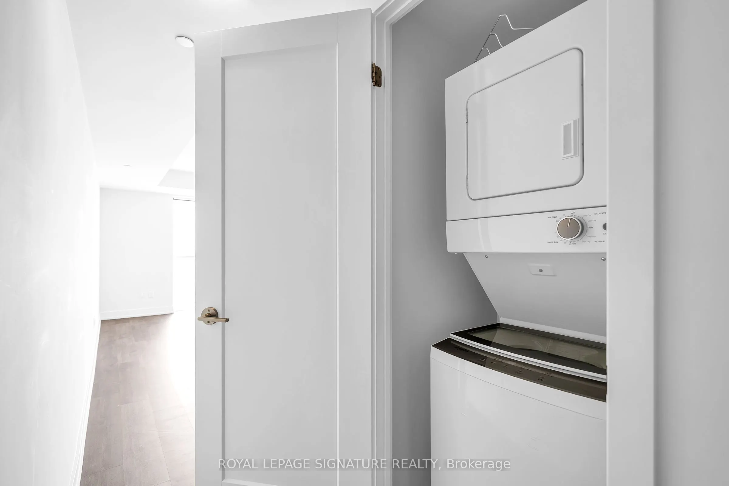 2550 Simcoe Street, #2020