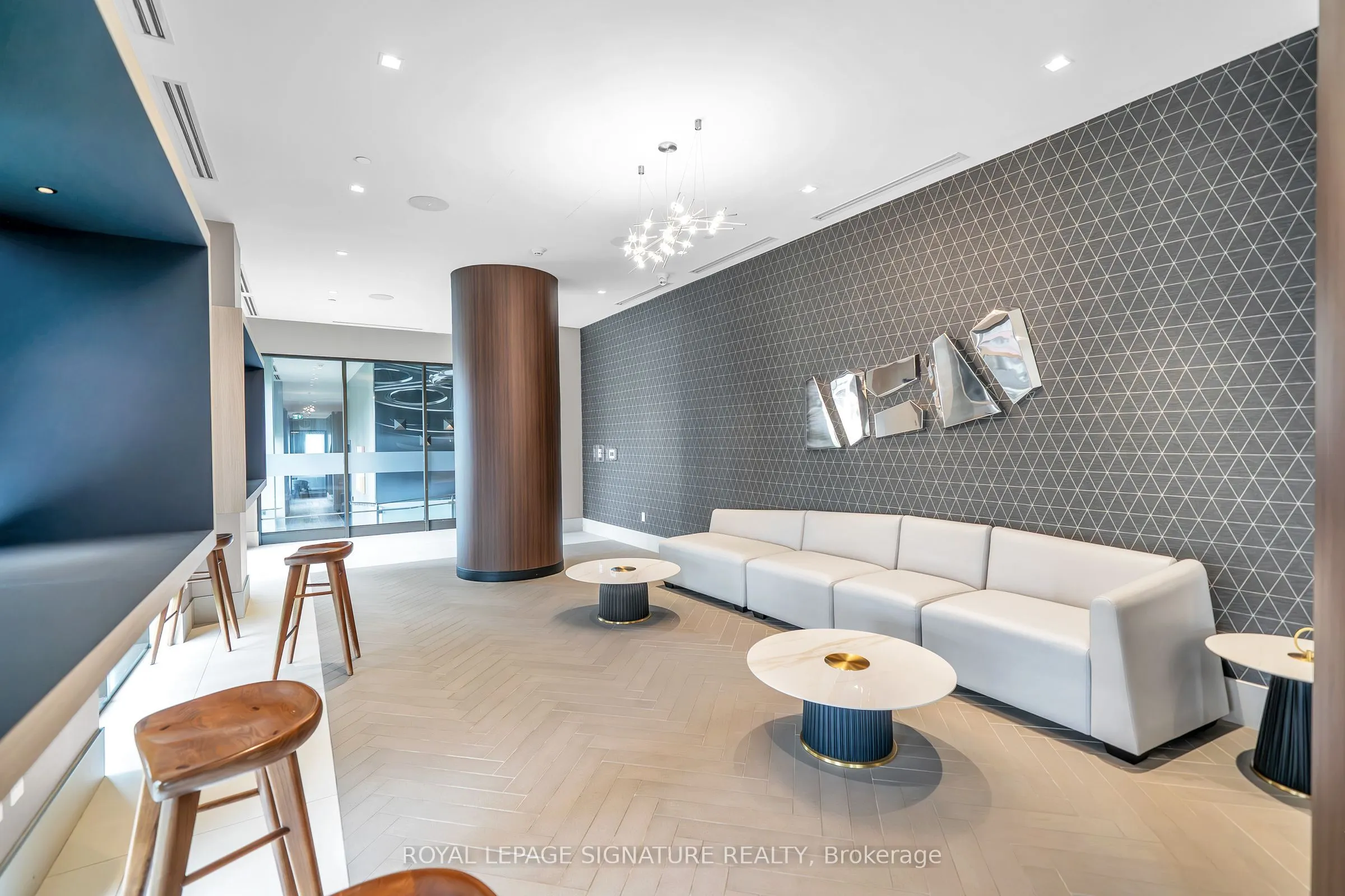 2550 Simcoe Street, #2020