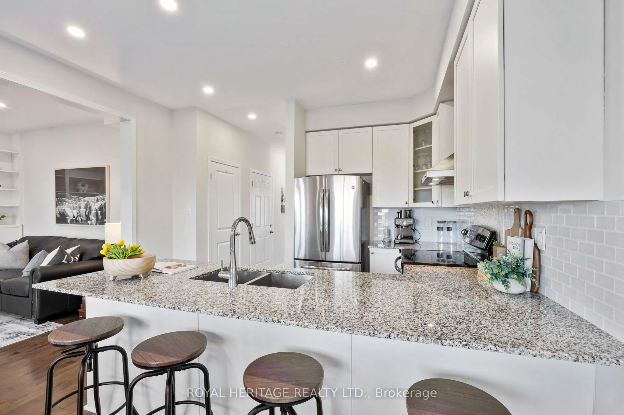 86 Northglen Boulevard