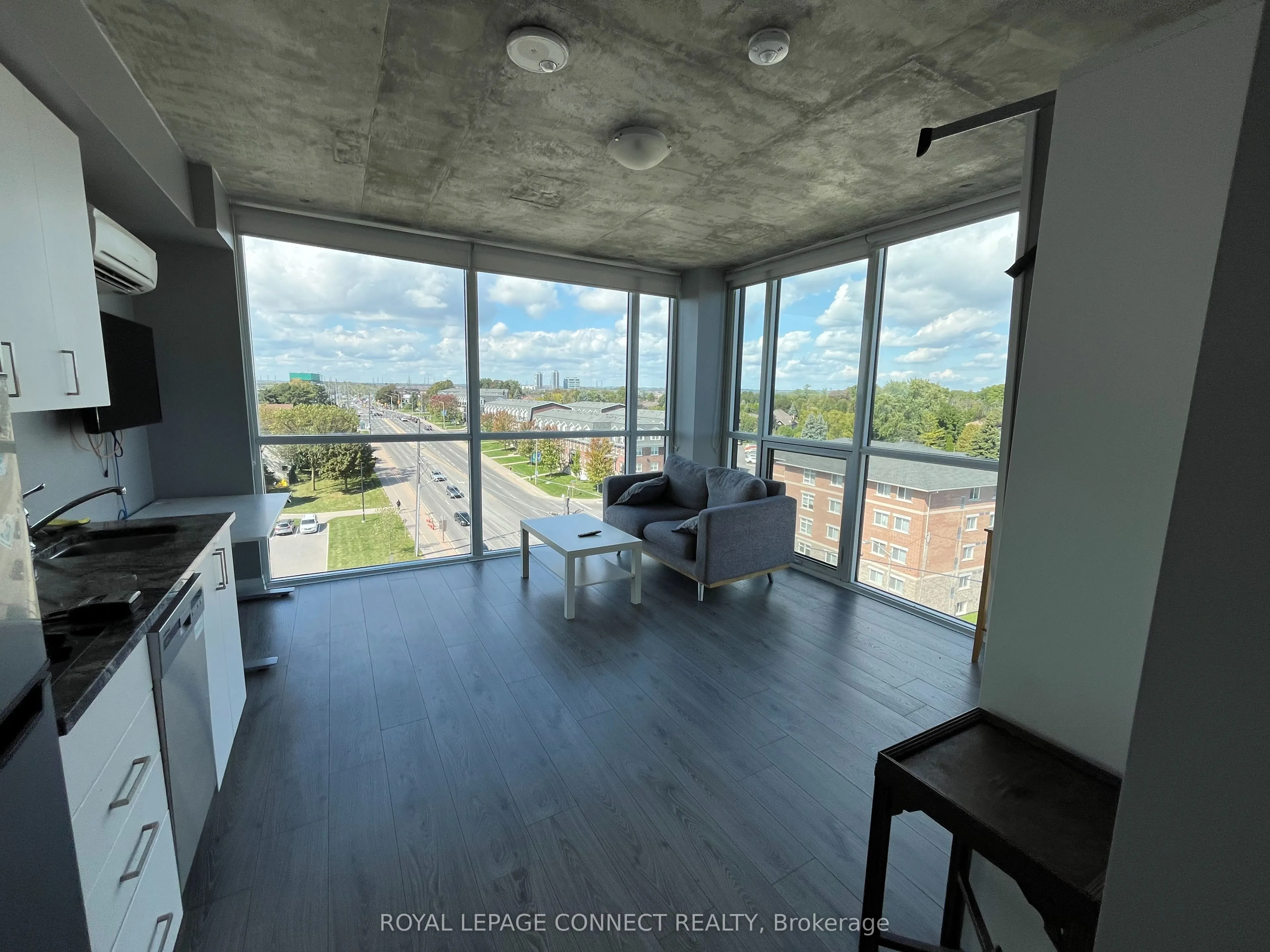 1900 Simcoe Street N, #731