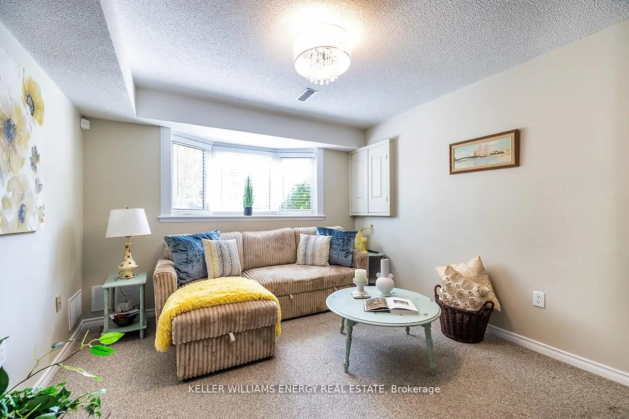 623 Dunrobin Court